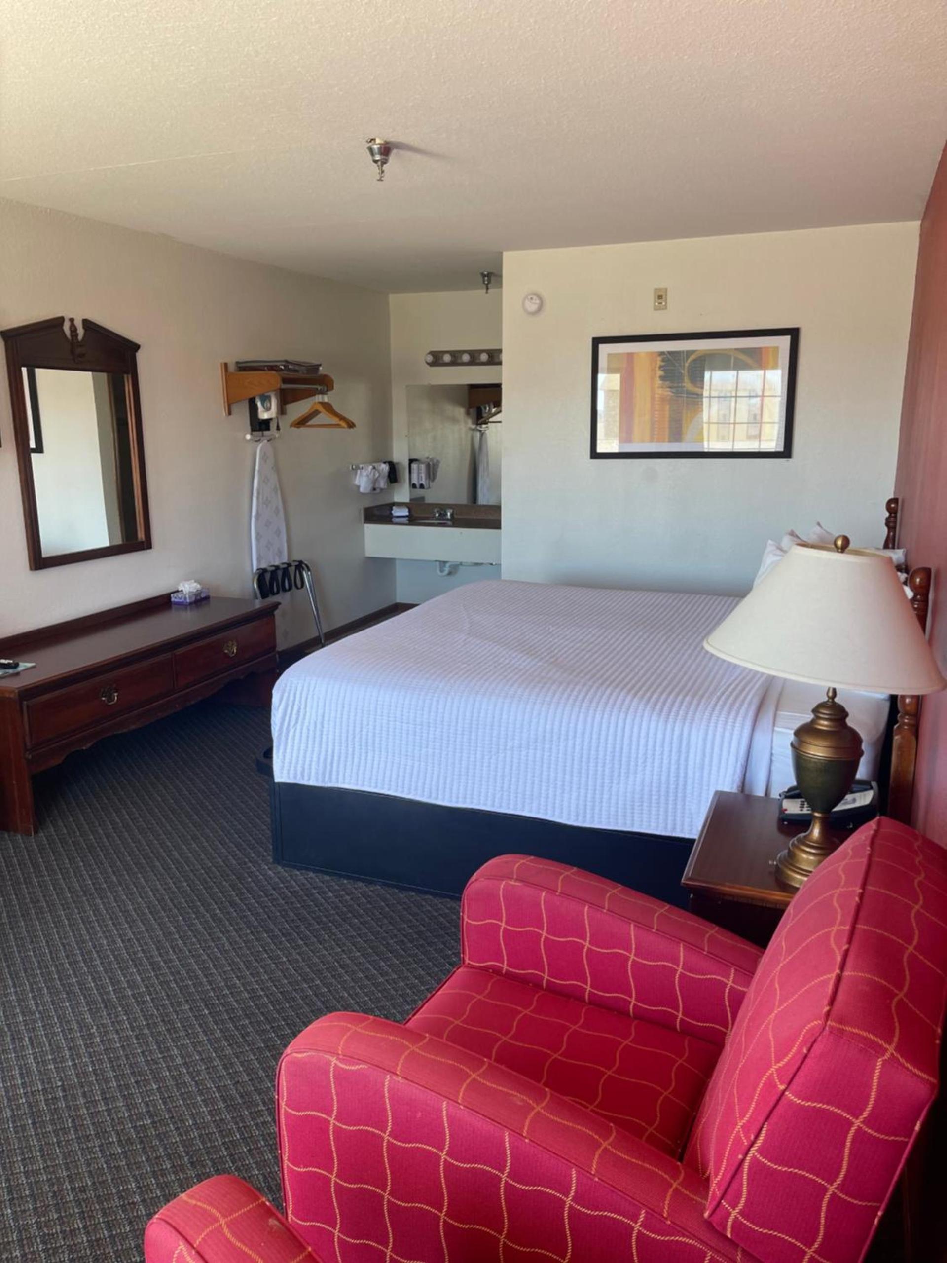 Carriage House Inn photo 20