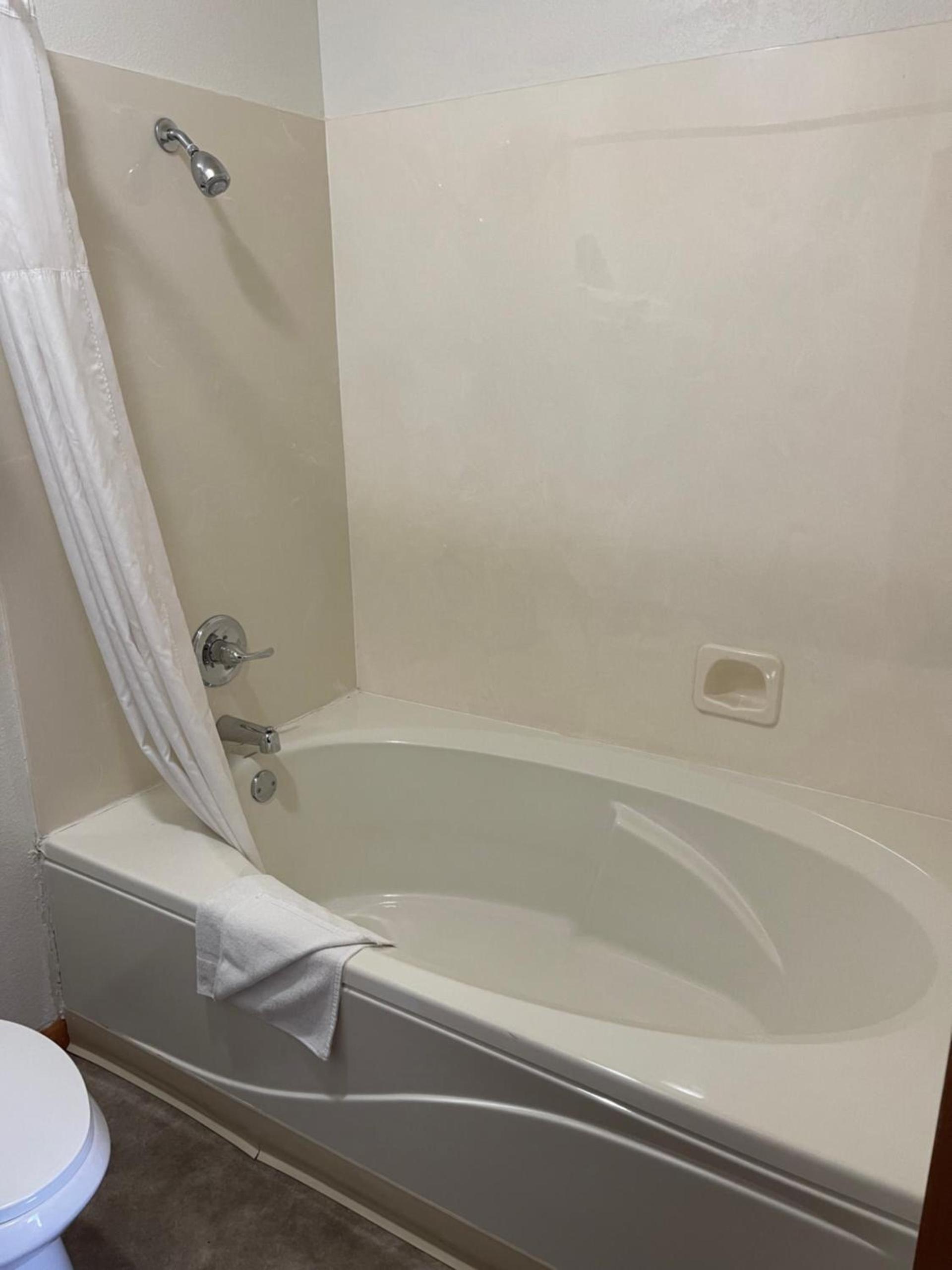 Carriage House Inn photo 24