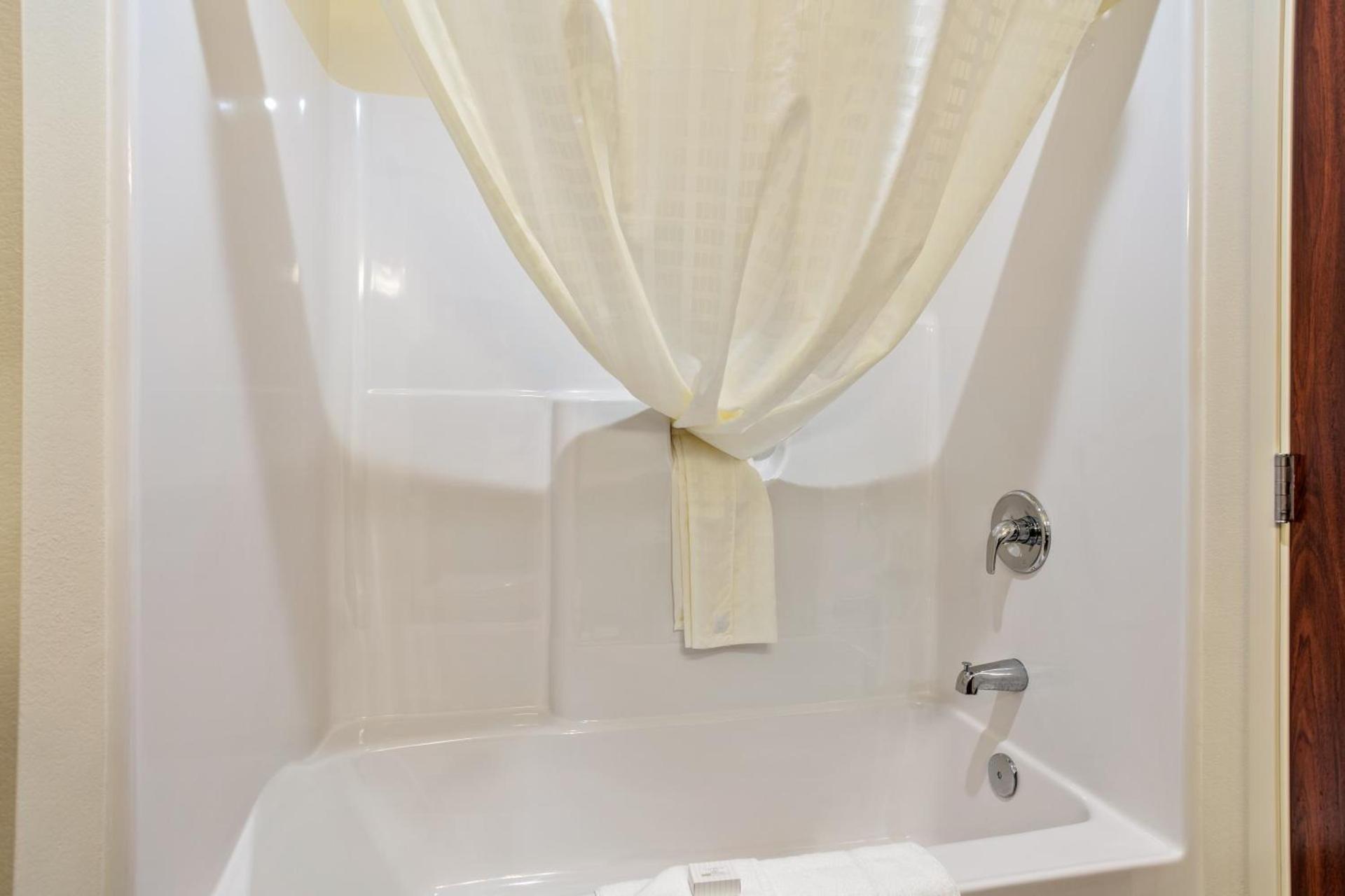 Cobblestone Hotel & Suites - Rhinelander photo 2