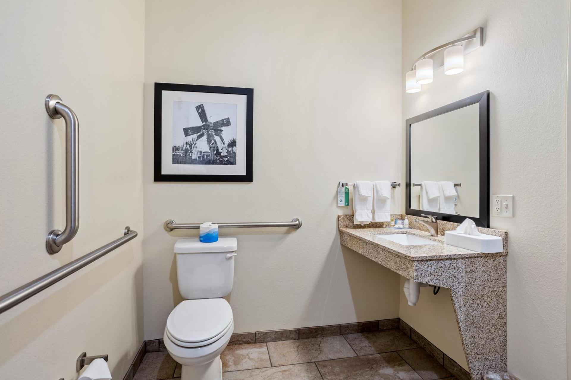 Cobblestone Hotel & Suites - Rhinelander photo 14