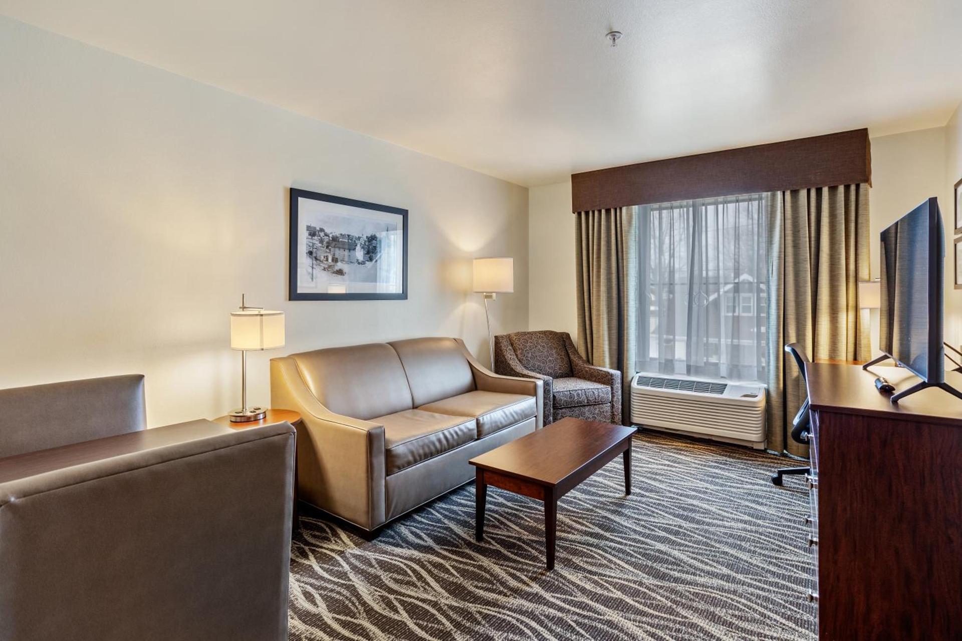 Cobblestone Hotel & Suites - Rhinelander photo 23