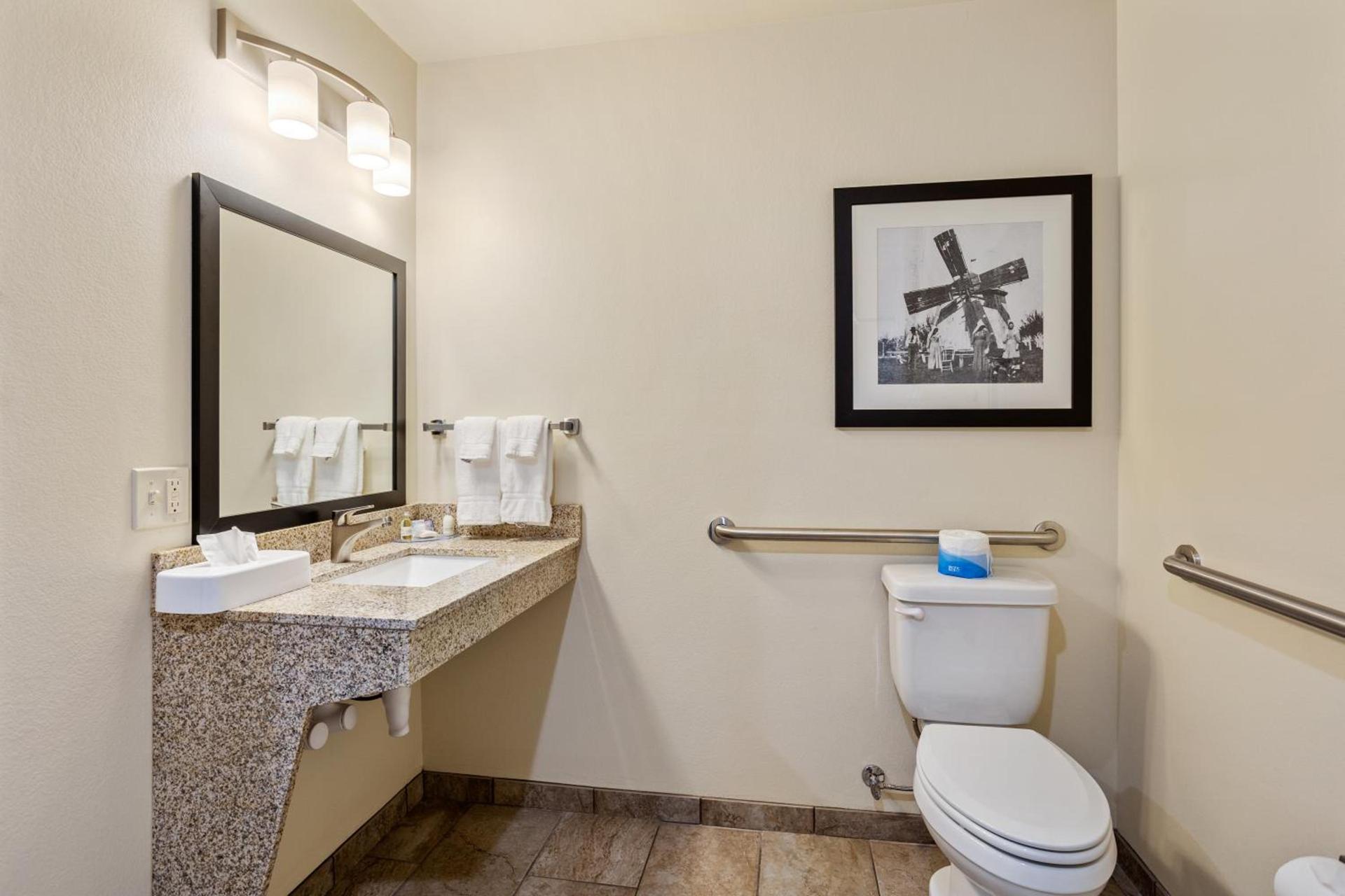 Cobblestone Hotel & Suites - Rhinelander photo 33
