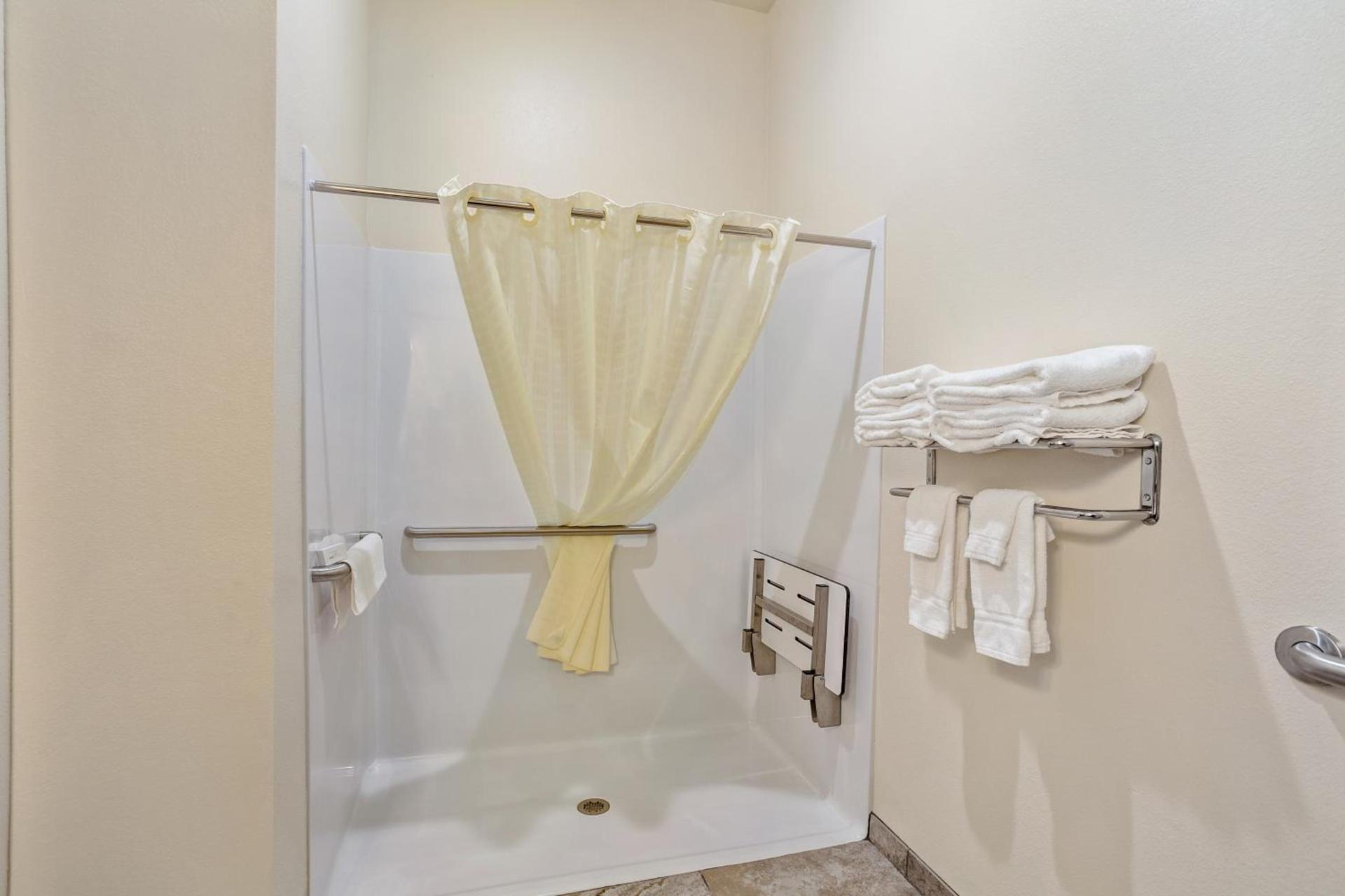 Cobblestone Hotel & Suites - Rhinelander photo 39
