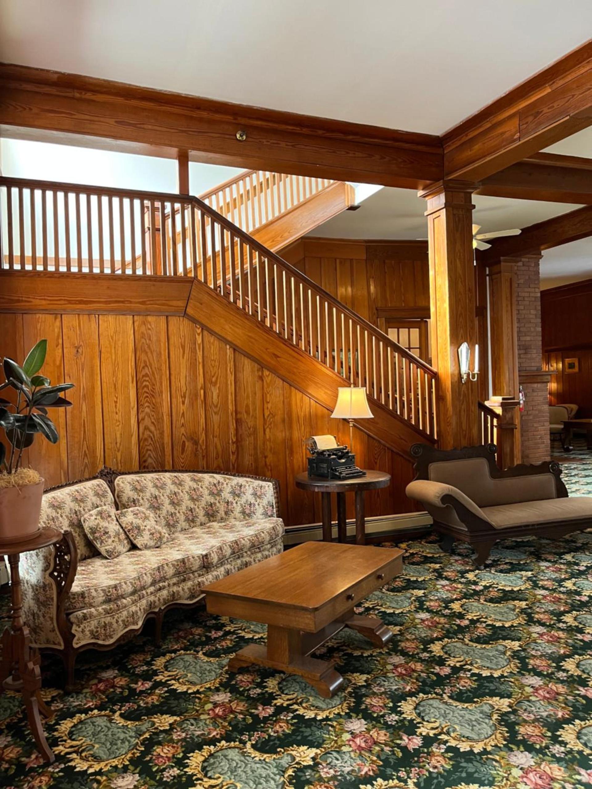 Terrace Inn and 1911 Restaurant photo 98