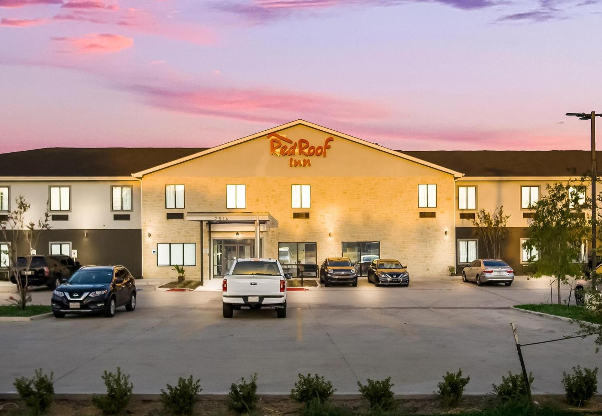 Red Roof Inn Lancaster, TX photo 15