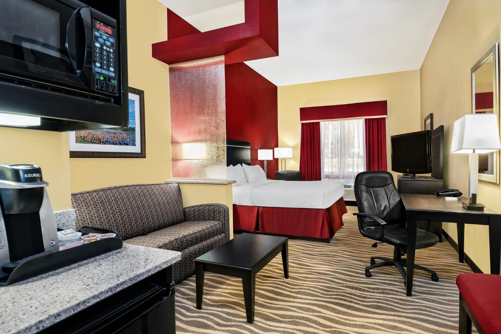 Holiday Inn Express & Suites Cotulla by IHG photo 33