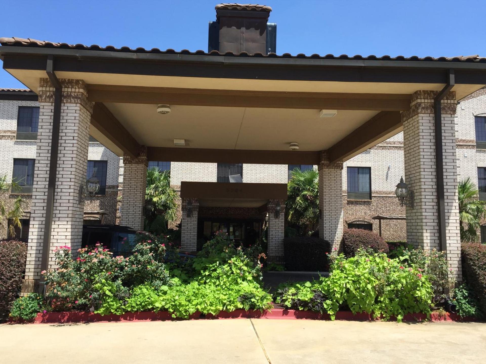 Comfort Suites Marshall photo 16