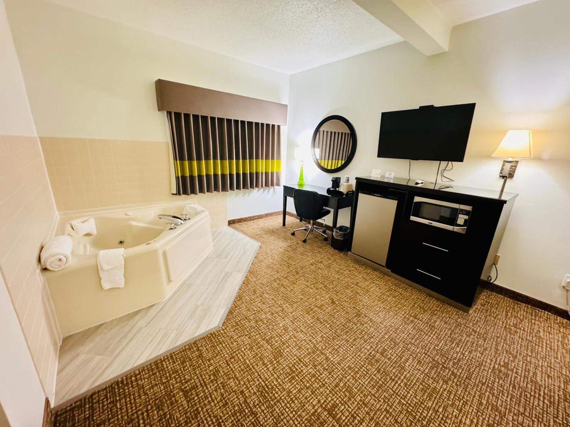 Forest City Inn photo 35