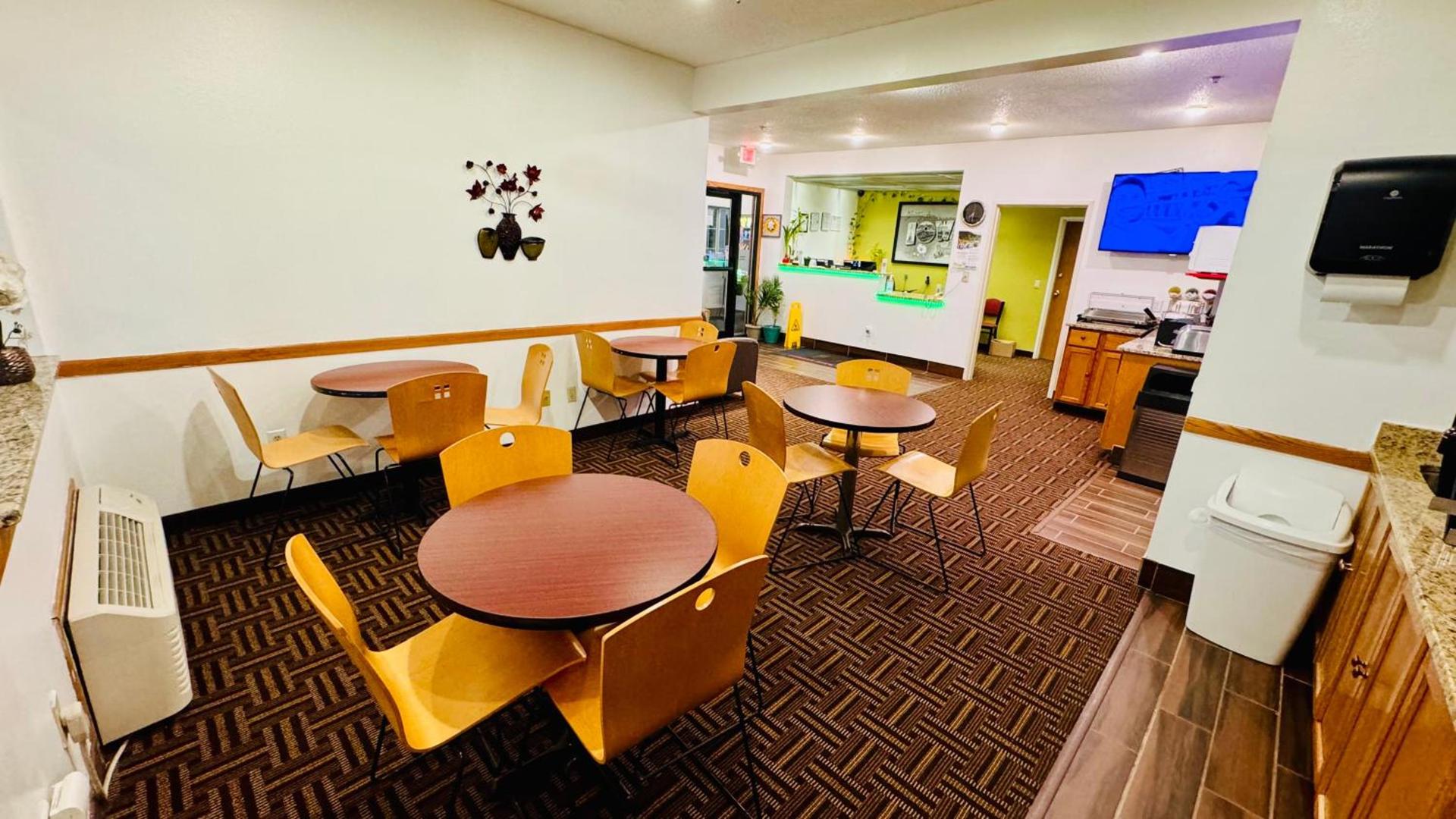 Forest City Inn photo 45