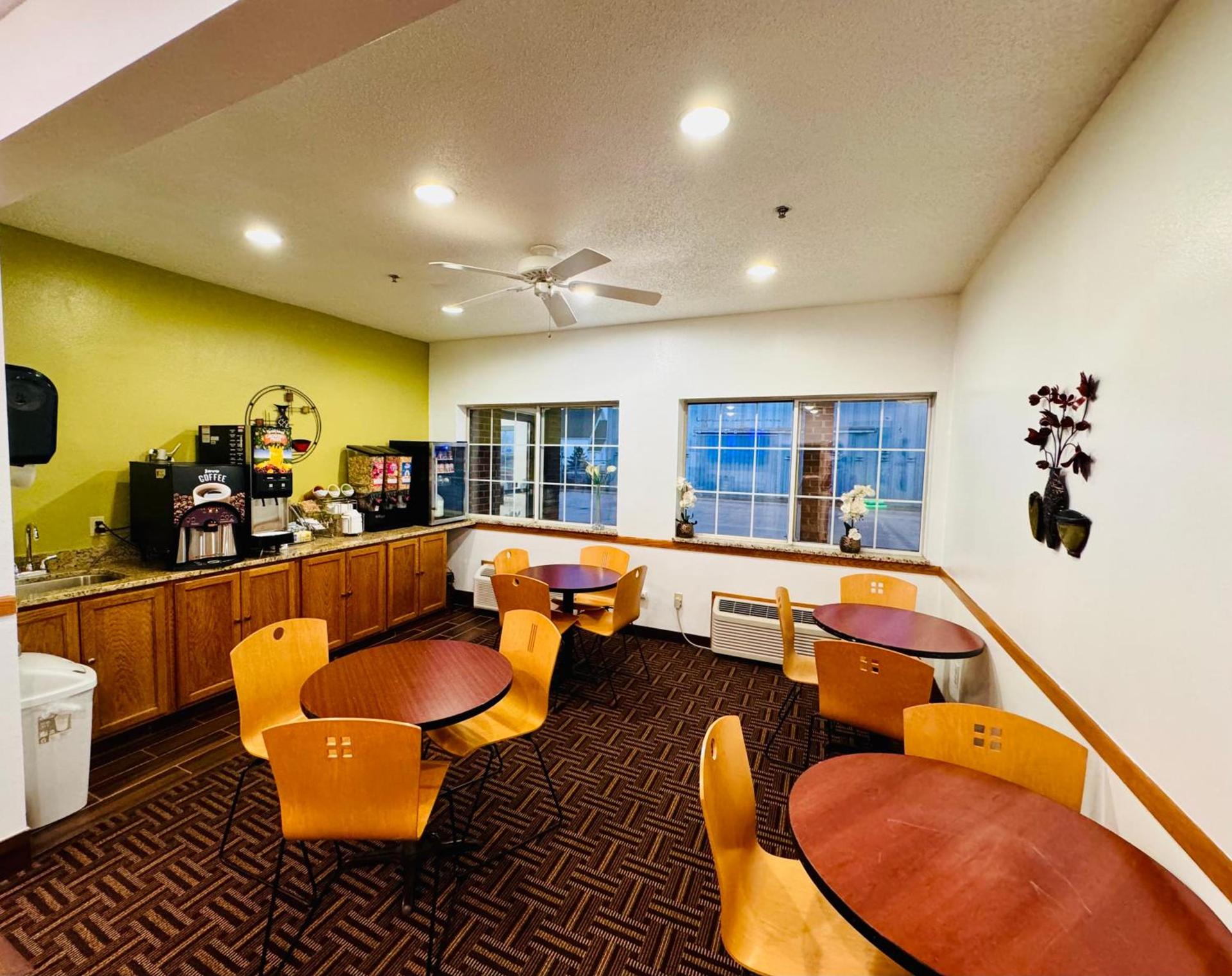 Forest City Inn photo 44
