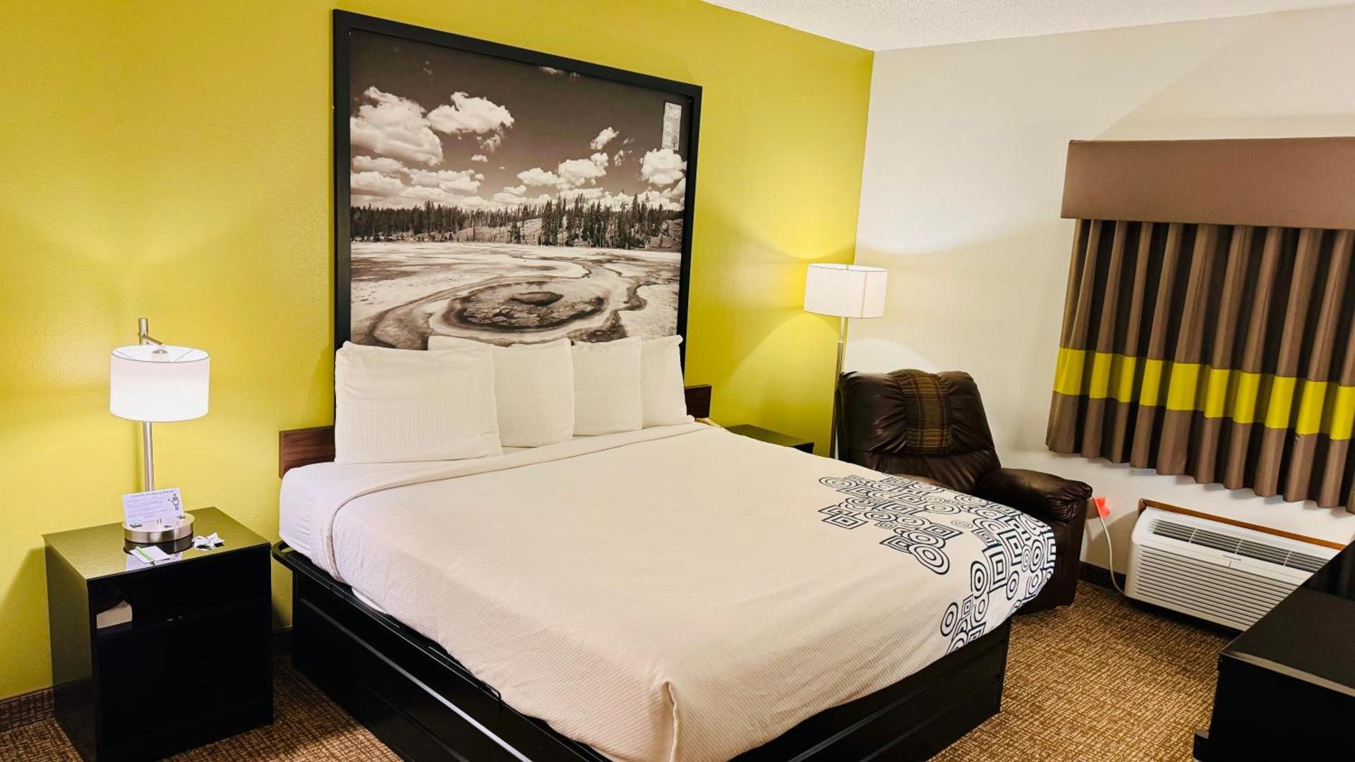 Forest City Inn photo 53
