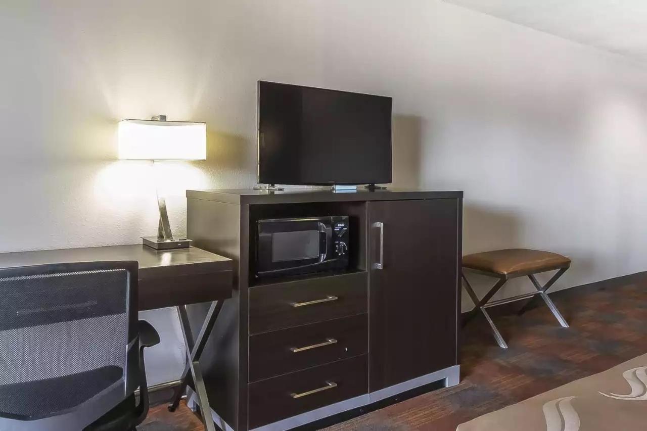 Quality Inn and Suites photo 7