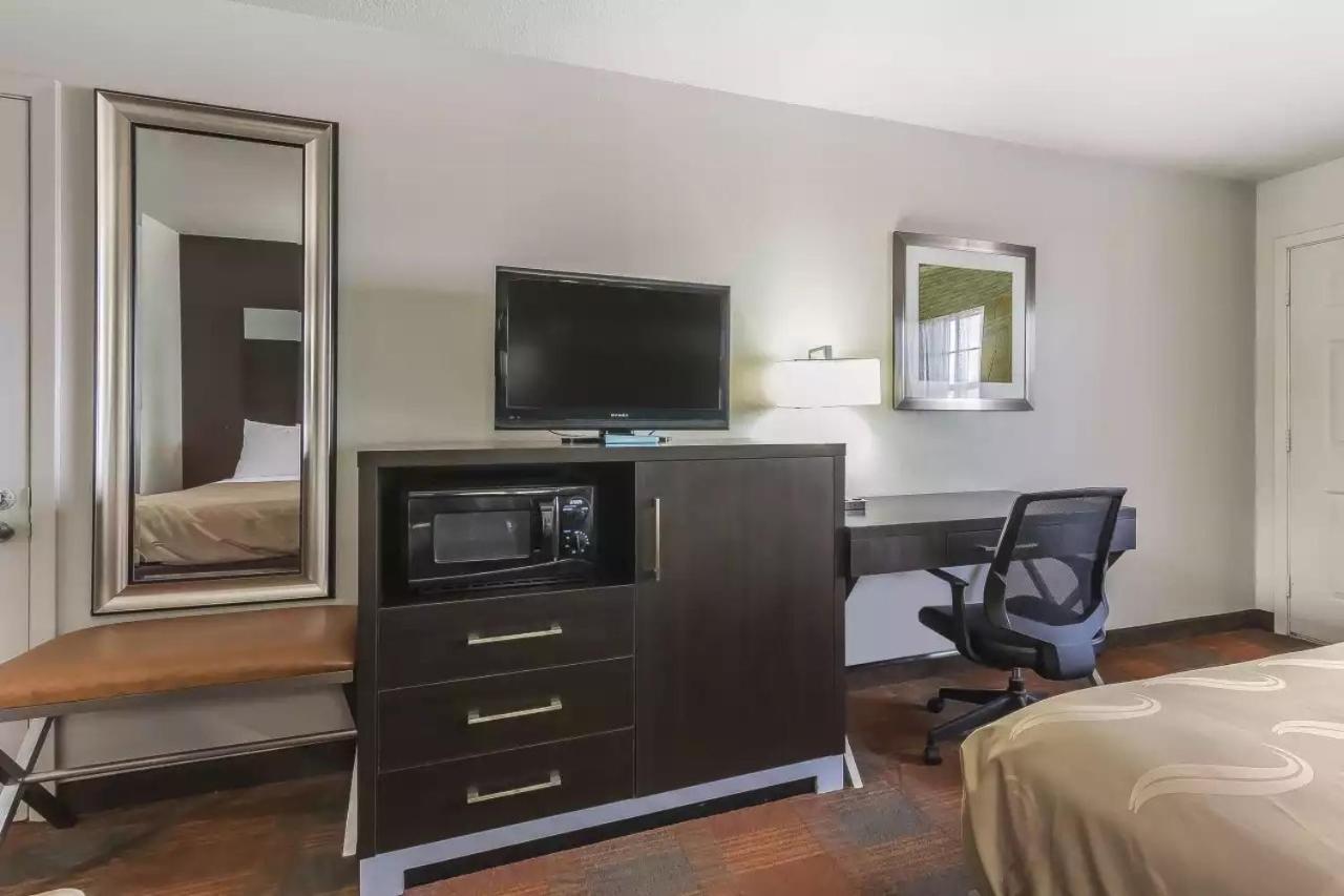 Quality Inn and Suites photo 9
