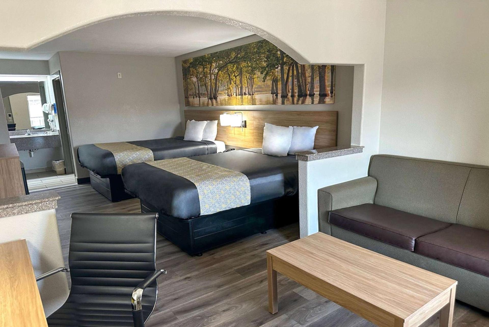 Days Inn & Suites by Wyndham Opelousas photo 17