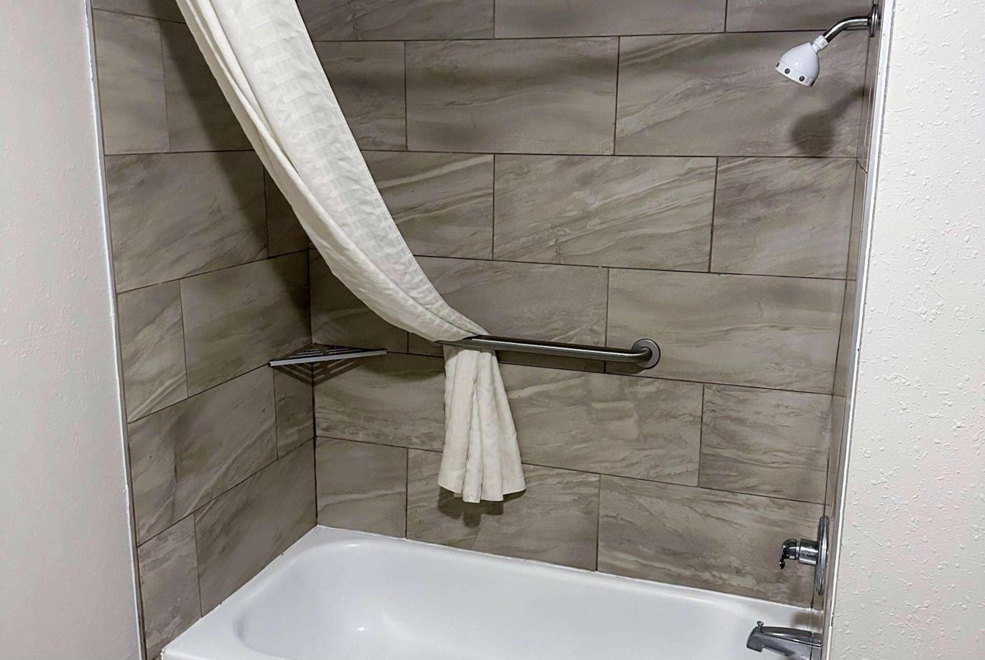 Days Inn & Suites by Wyndham Opelousas photo 29