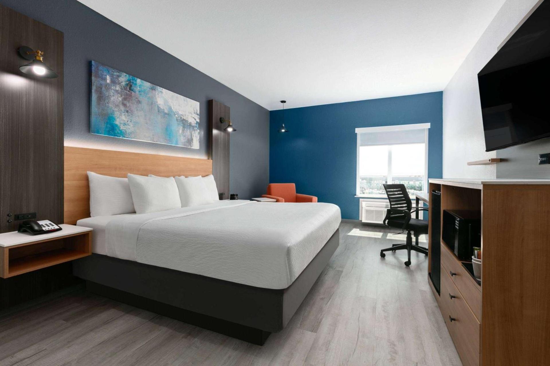 La Quinta Inn & Suites by Wyndham Ft Worth-Burleson photo 7