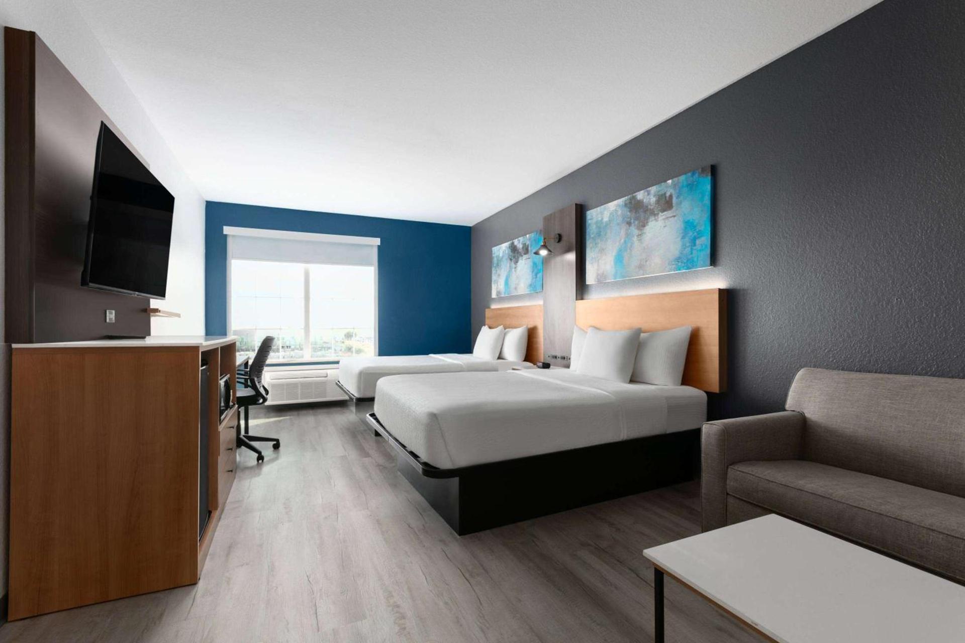 La Quinta Inn & Suites by Wyndham Ft Worth-Burleson photo 11
