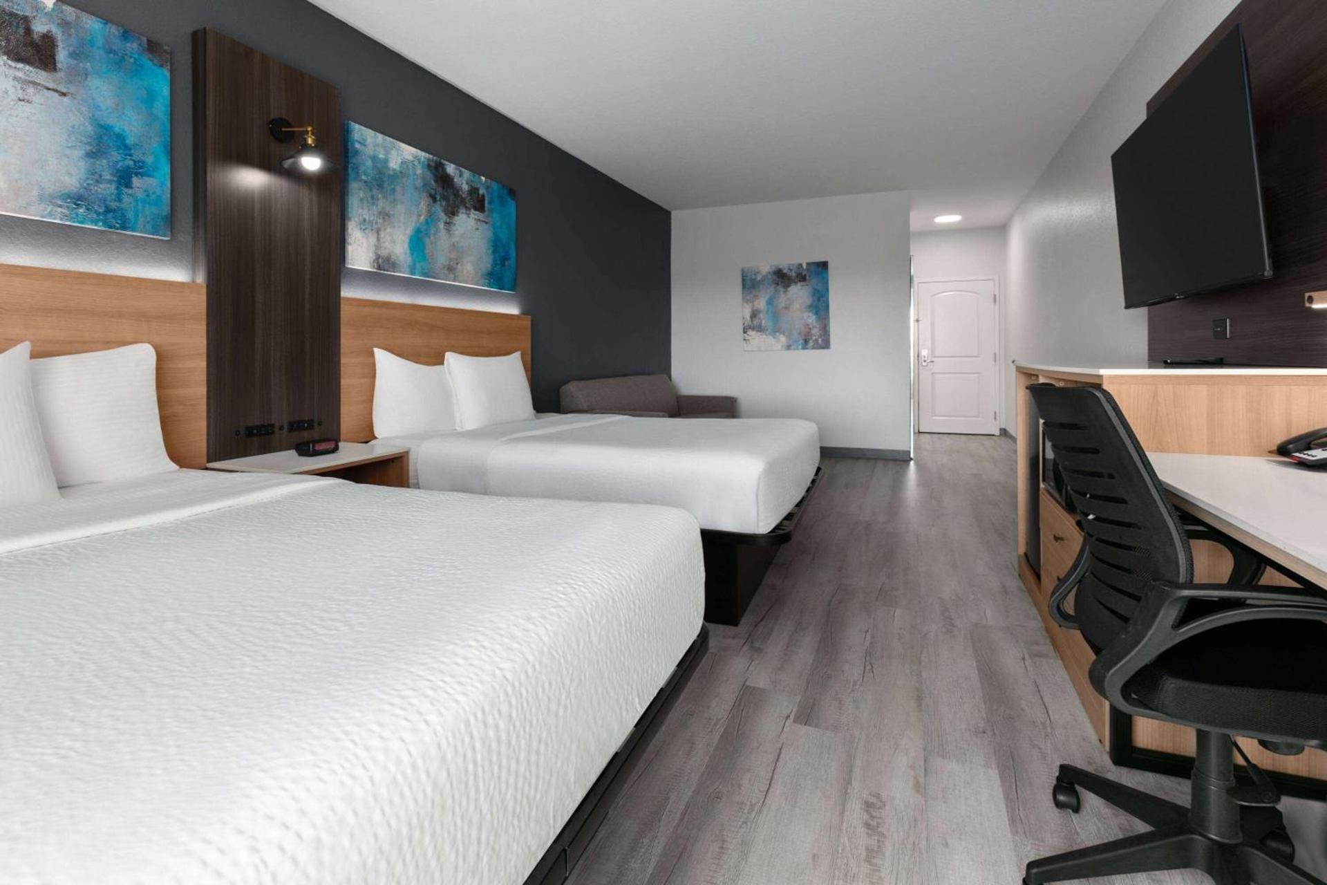 La Quinta Inn & Suites by Wyndham Ft Worth-Burleson photo 12
