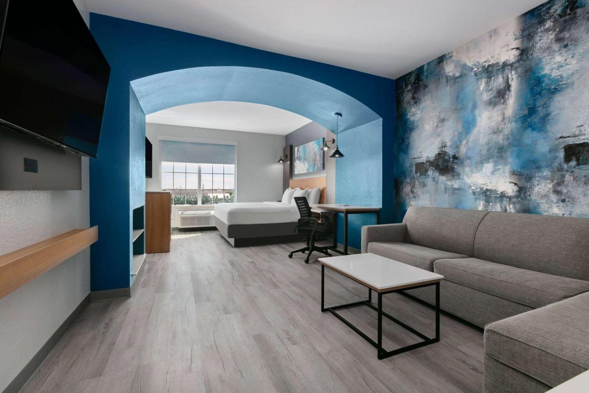 La Quinta Inn & Suites by Wyndham Ft Worth-Burleson photo 14