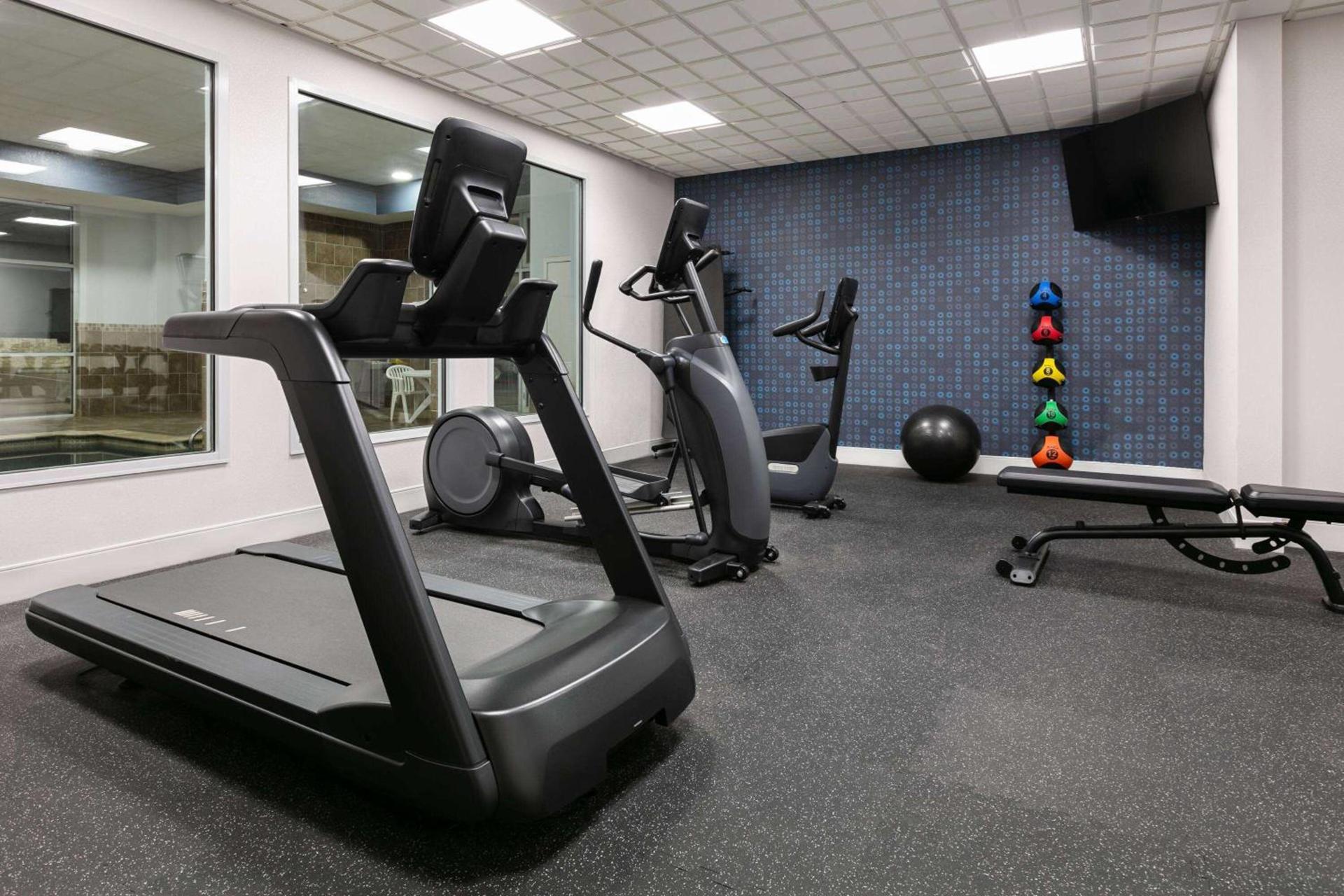 La Quinta Inn & Suites by Wyndham Ft Worth-Burleson photo 21