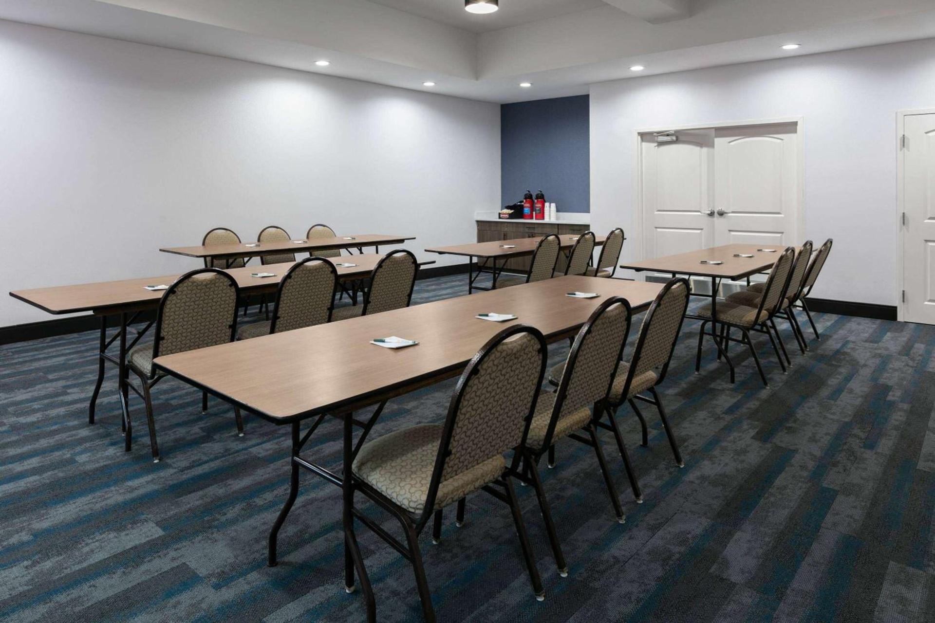 La Quinta Inn & Suites by Wyndham Ft Worth-Burleson photo 25