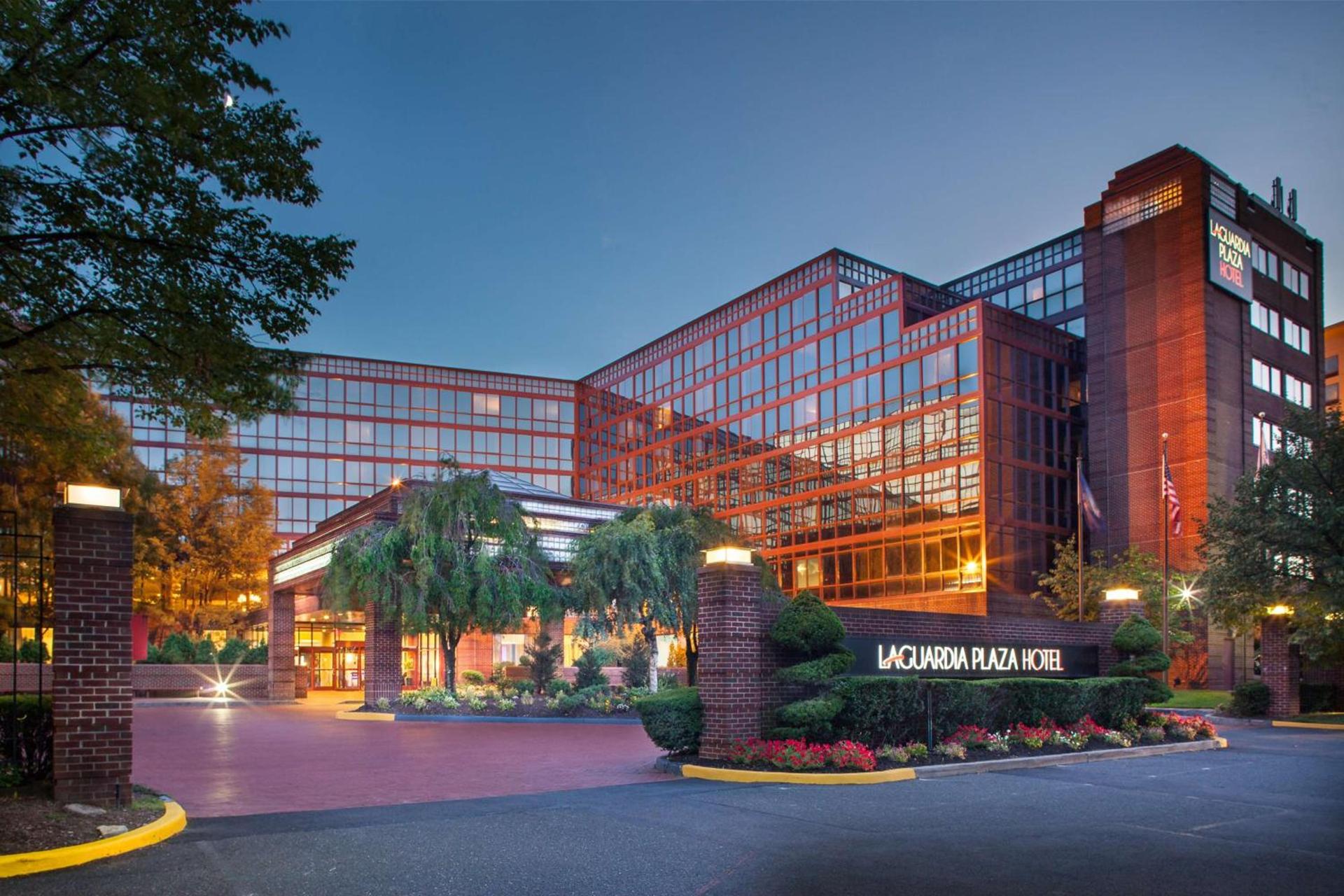 DoubleTree by Hilton New York-LaGuardia photo 2