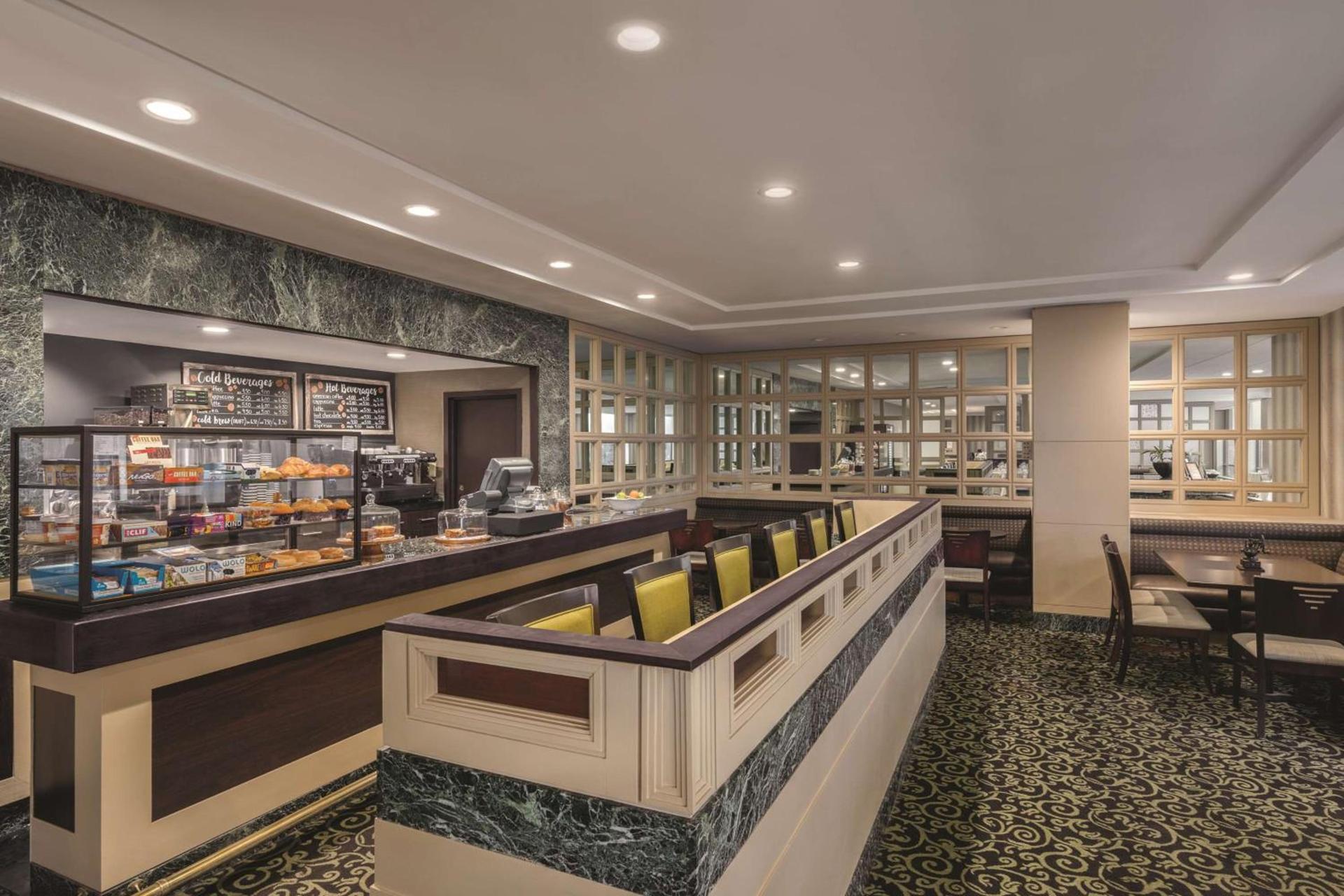 DoubleTree by Hilton New York-LaGuardia photo 9