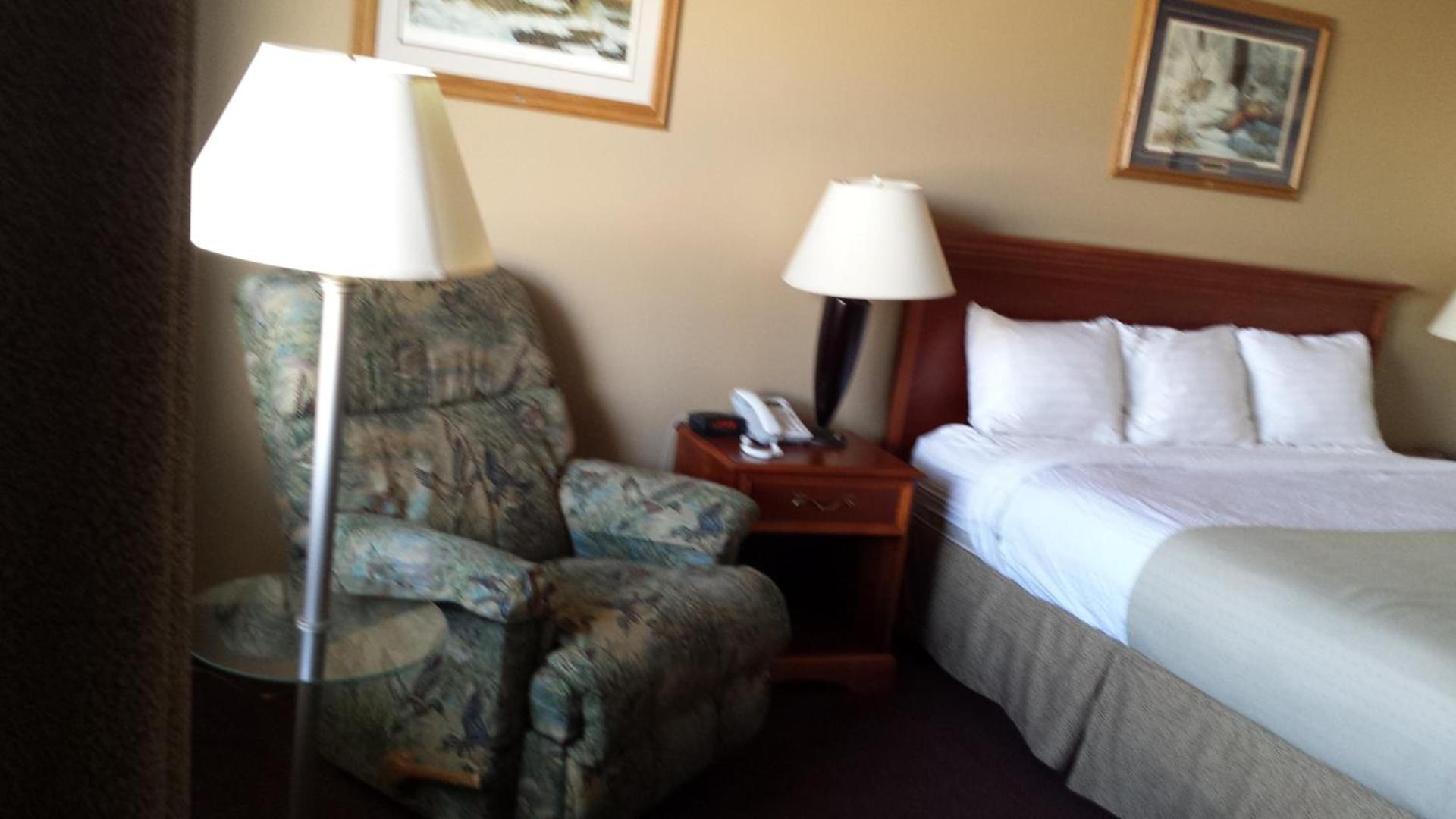 Dakota Inn photo 18