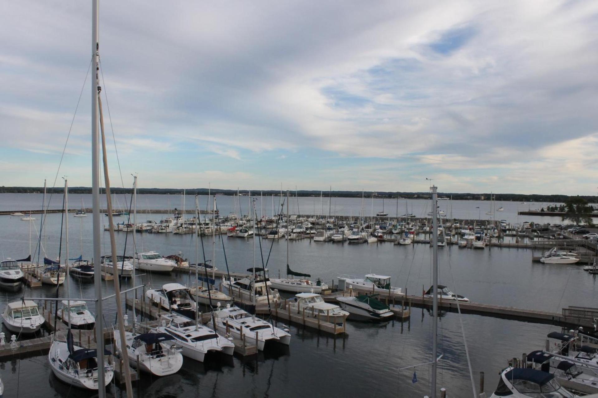 Country Inn & Suites by Radisson, Traverse City, MI photo 48
