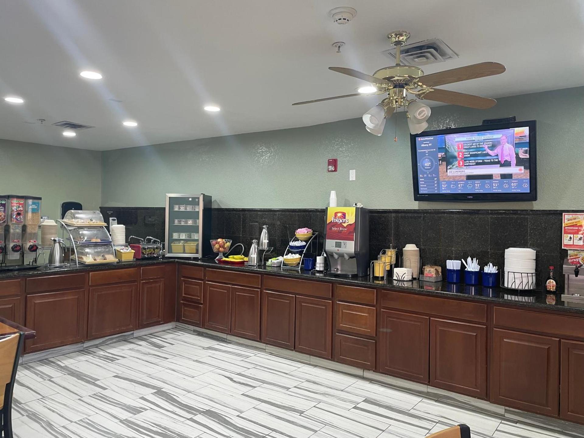 Days Inn by Wyndham Childress photo 15