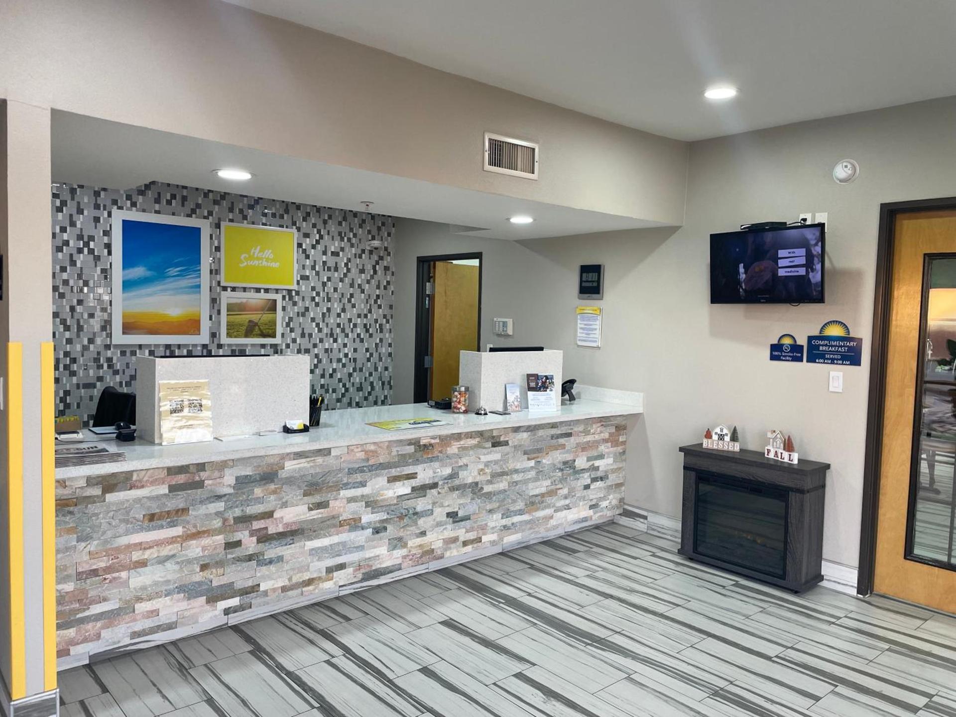 Days Inn by Wyndham Childress photo 22