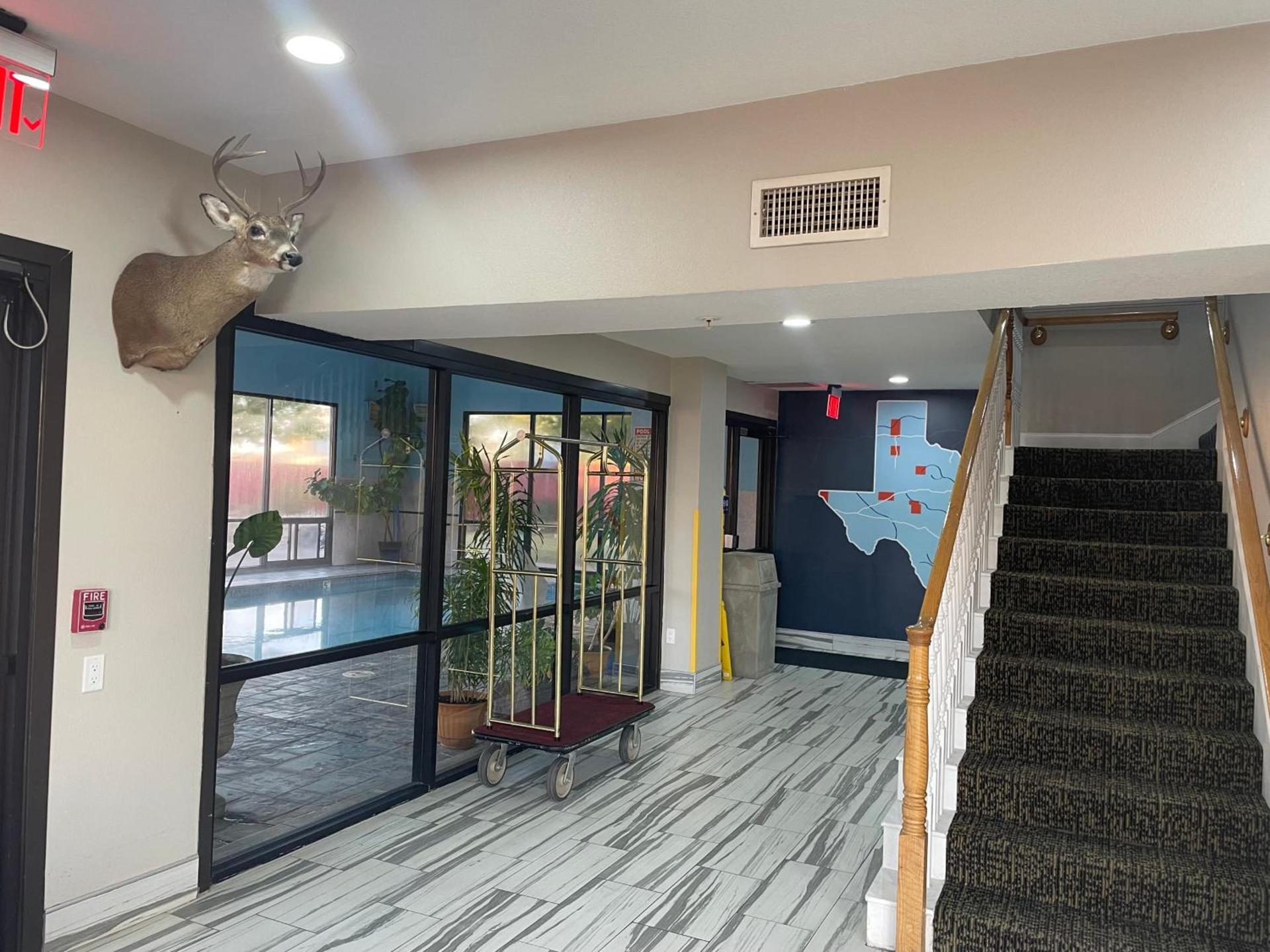 Days Inn by Wyndham Childress photo 20