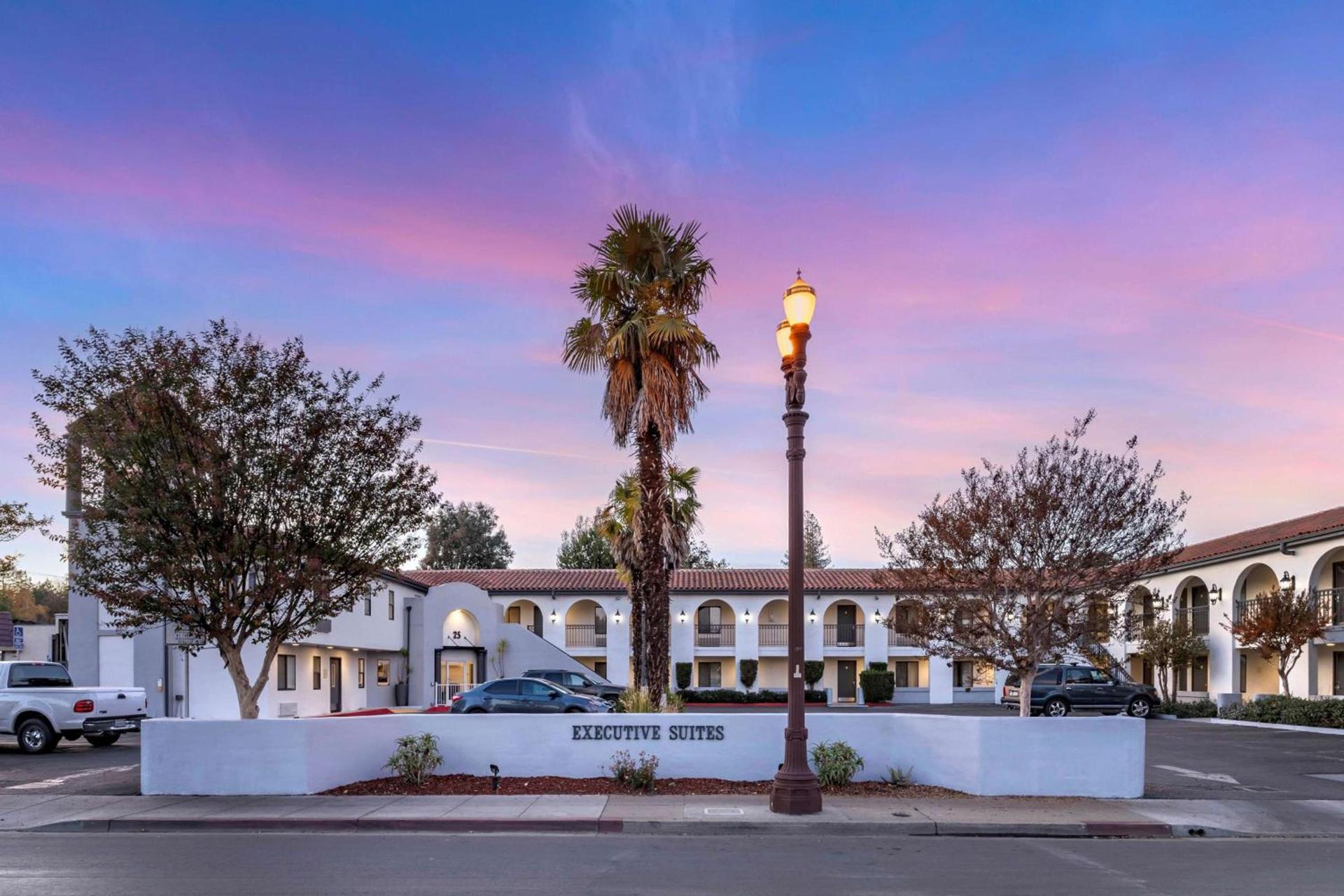 Best Western Plus Executive Suites photo 7