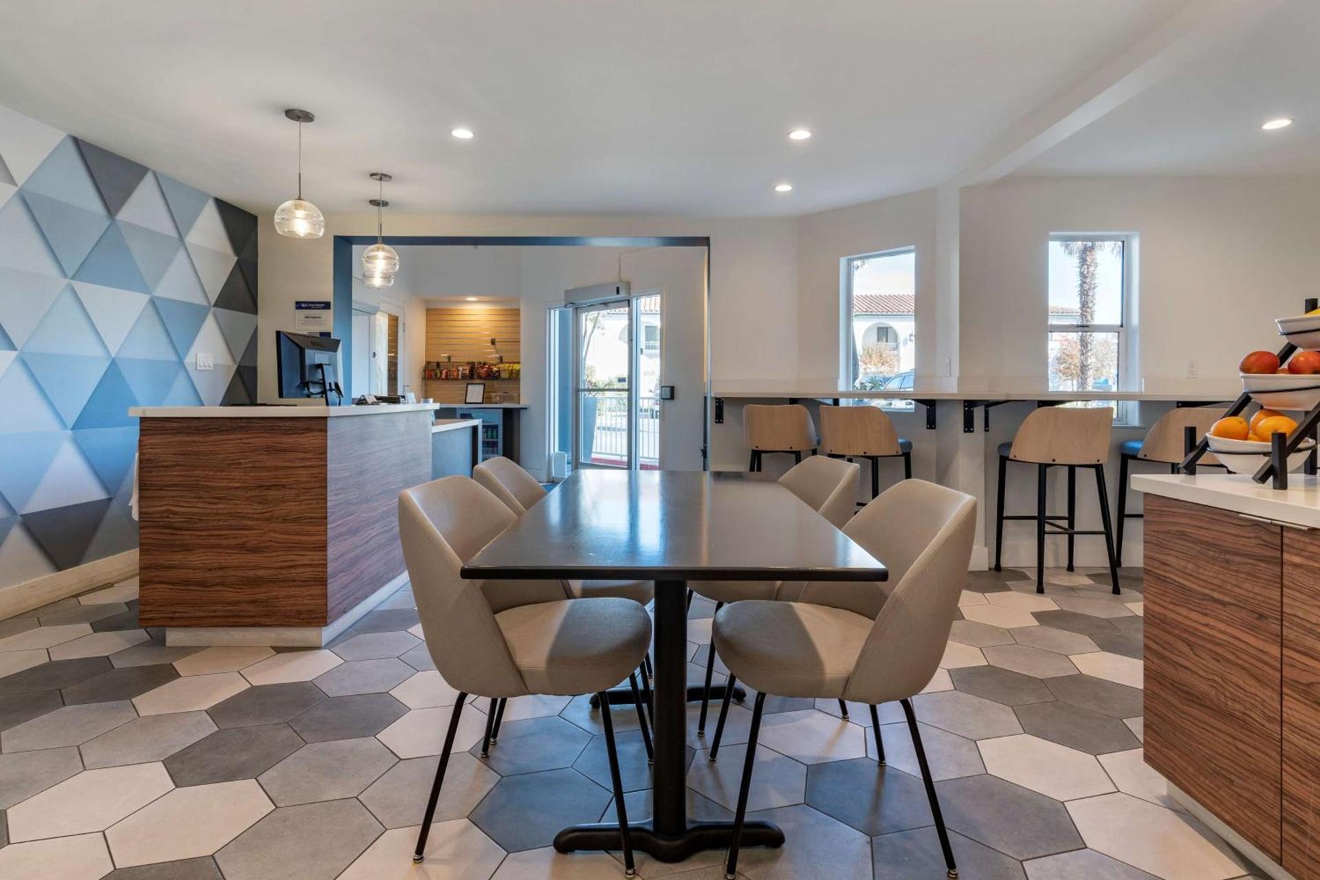Best Western Plus Executive Suites photo 3