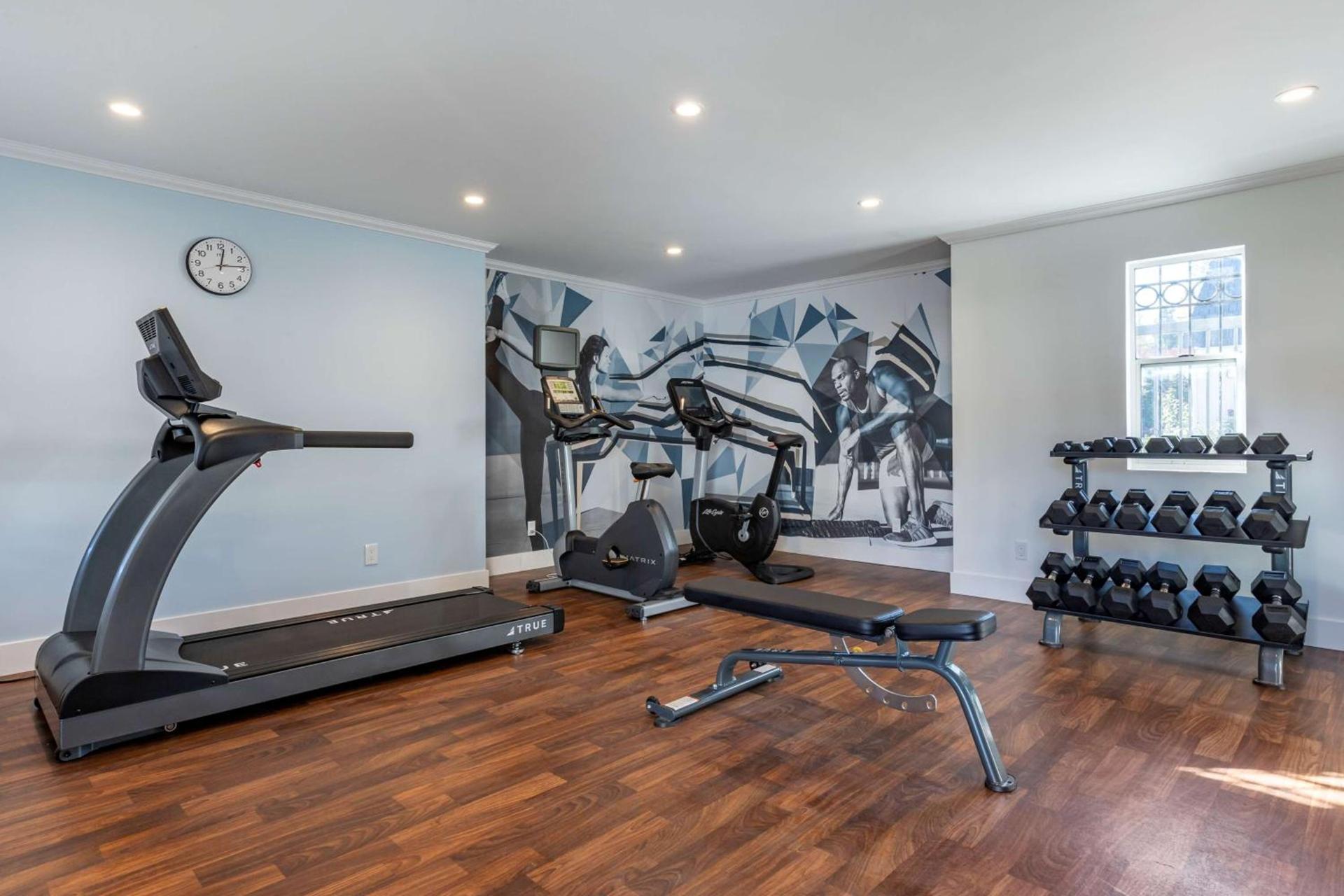 Best Western Plus Executive Suites photo 32