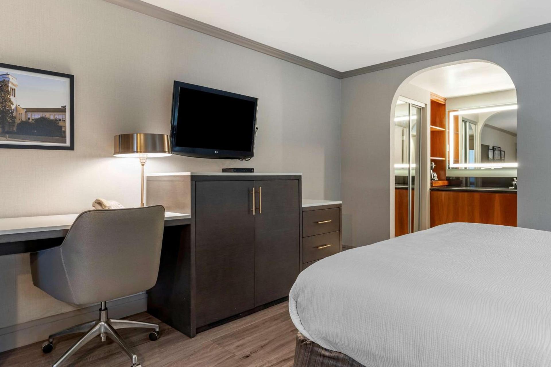 Best Western Plus Executive Suites photo 18