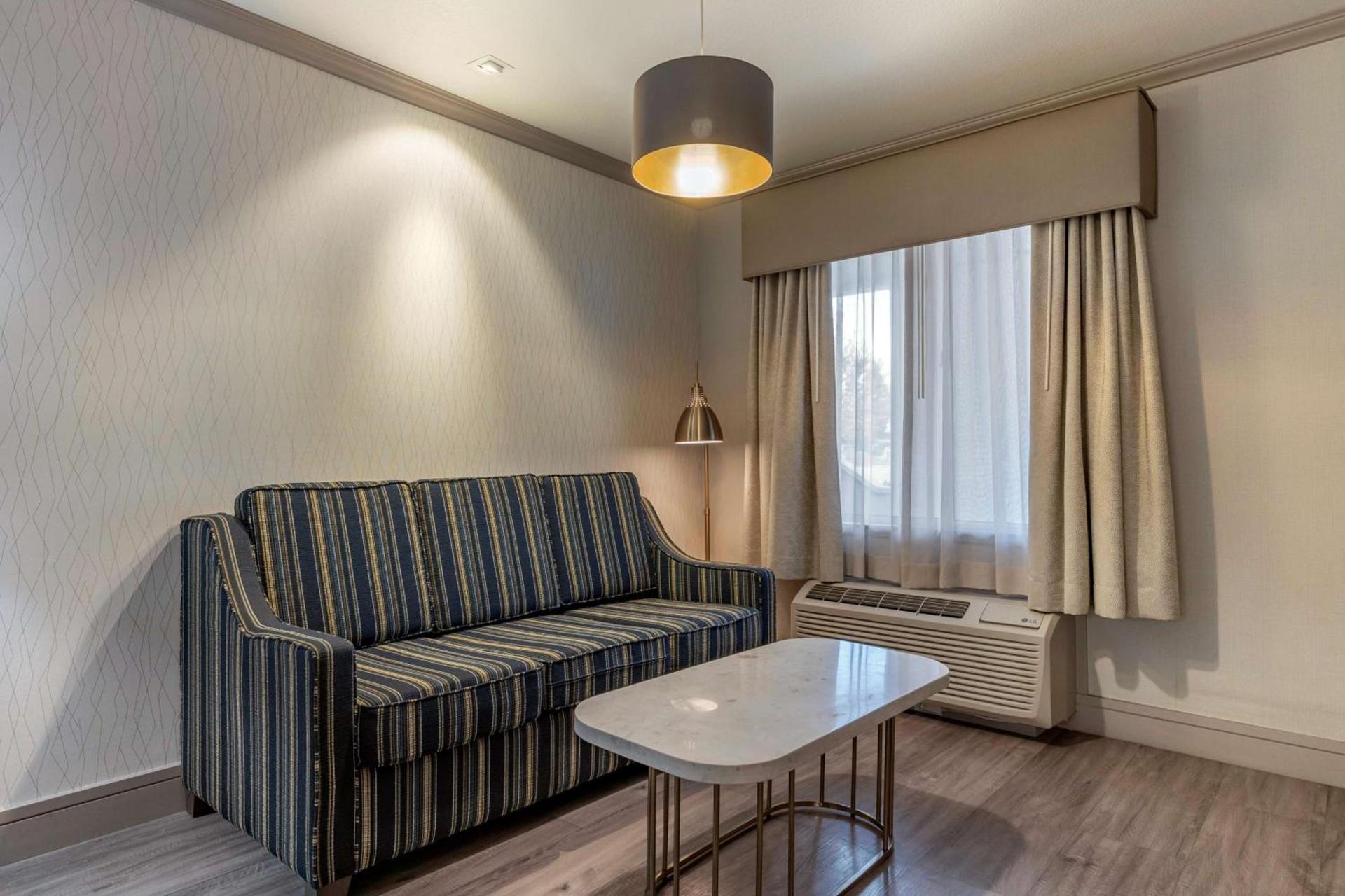 Best Western Plus Executive Suites photo 19