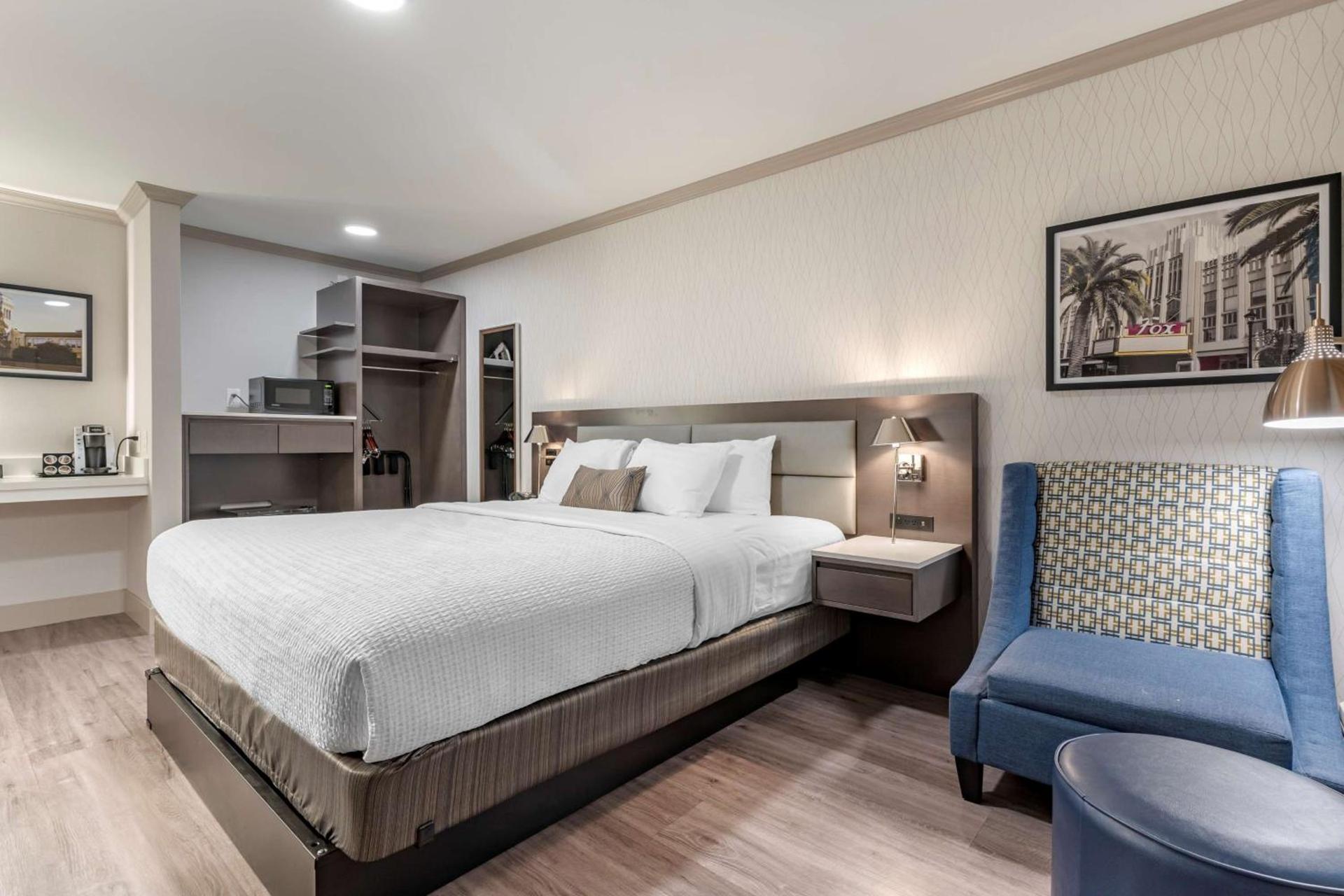 Best Western Plus Executive Suites photo 21