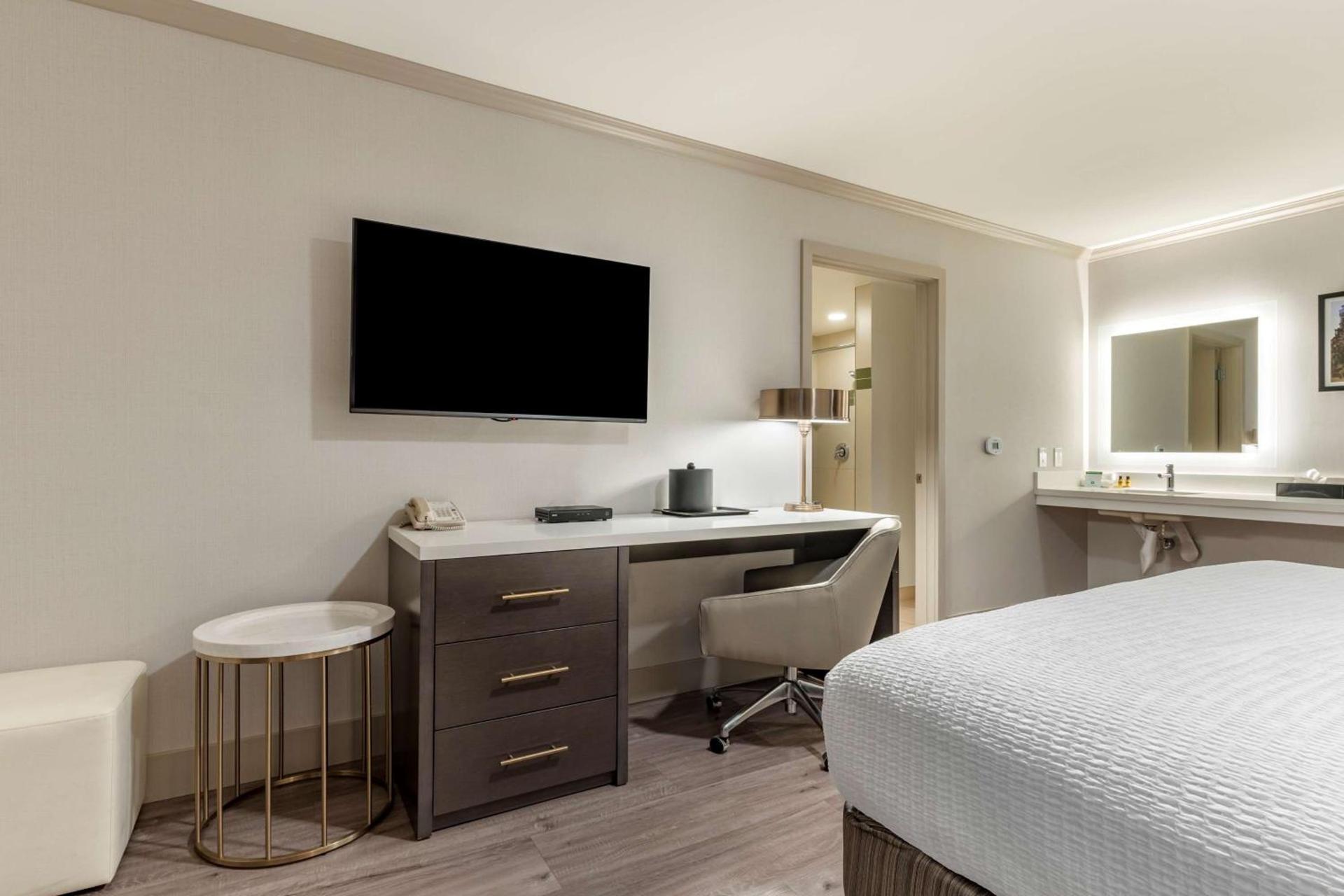 Best Western Plus Executive Suites photo 22
