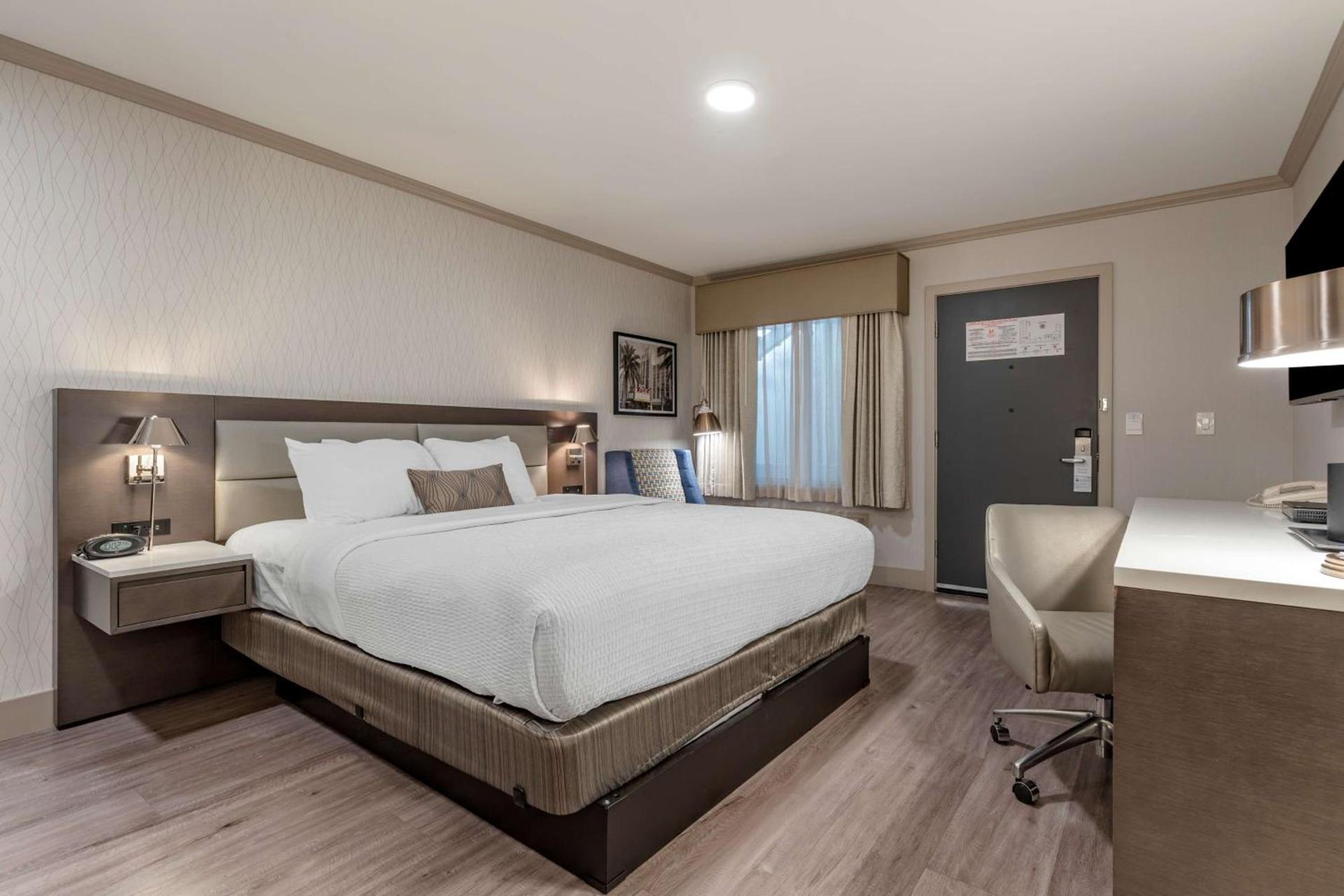 Best Western Plus Executive Suites photo 23