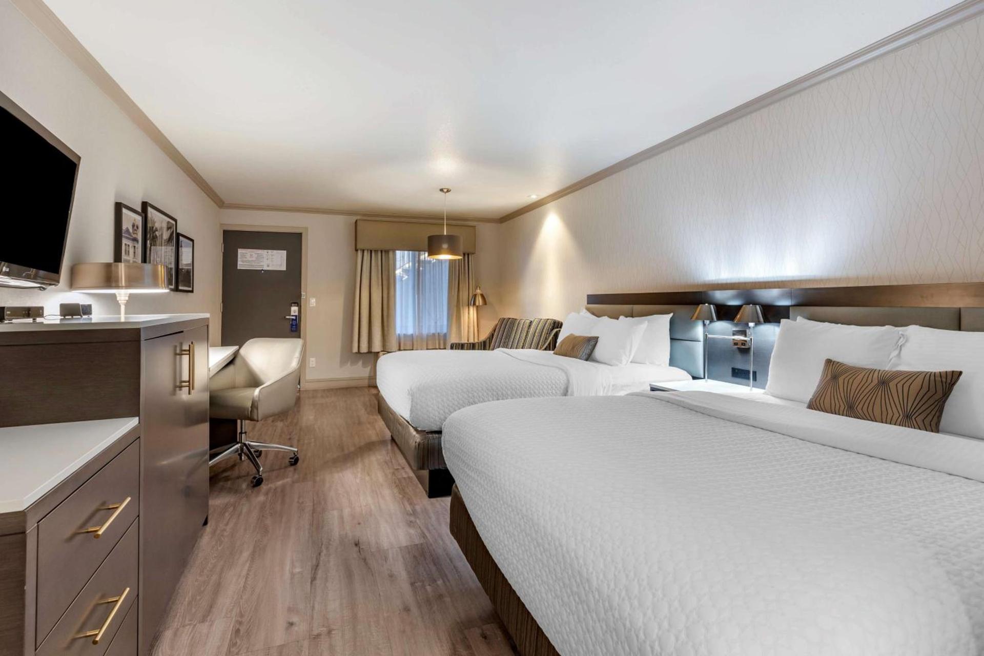 Best Western Plus Executive Suites photo 26