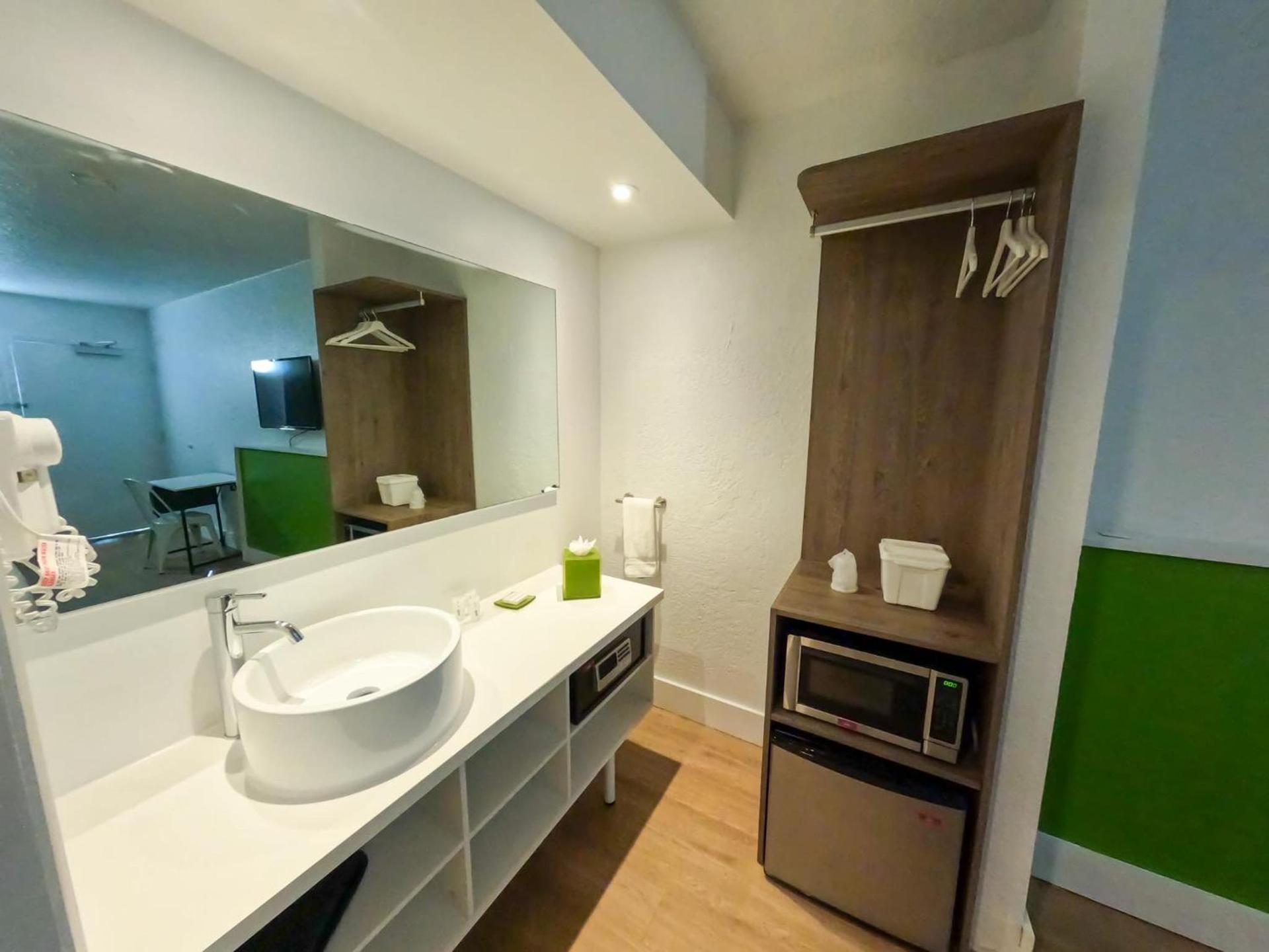 Impeccably cozy hotel room Developer Inn Express photo 16