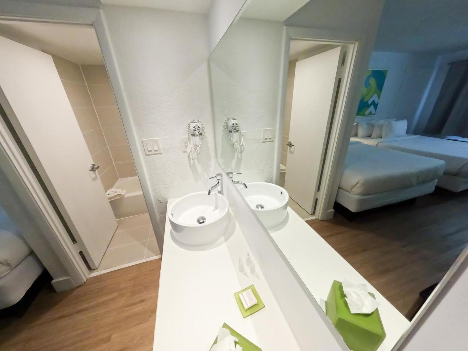 Impeccably cozy hotel room Developer Inn Express photo 19