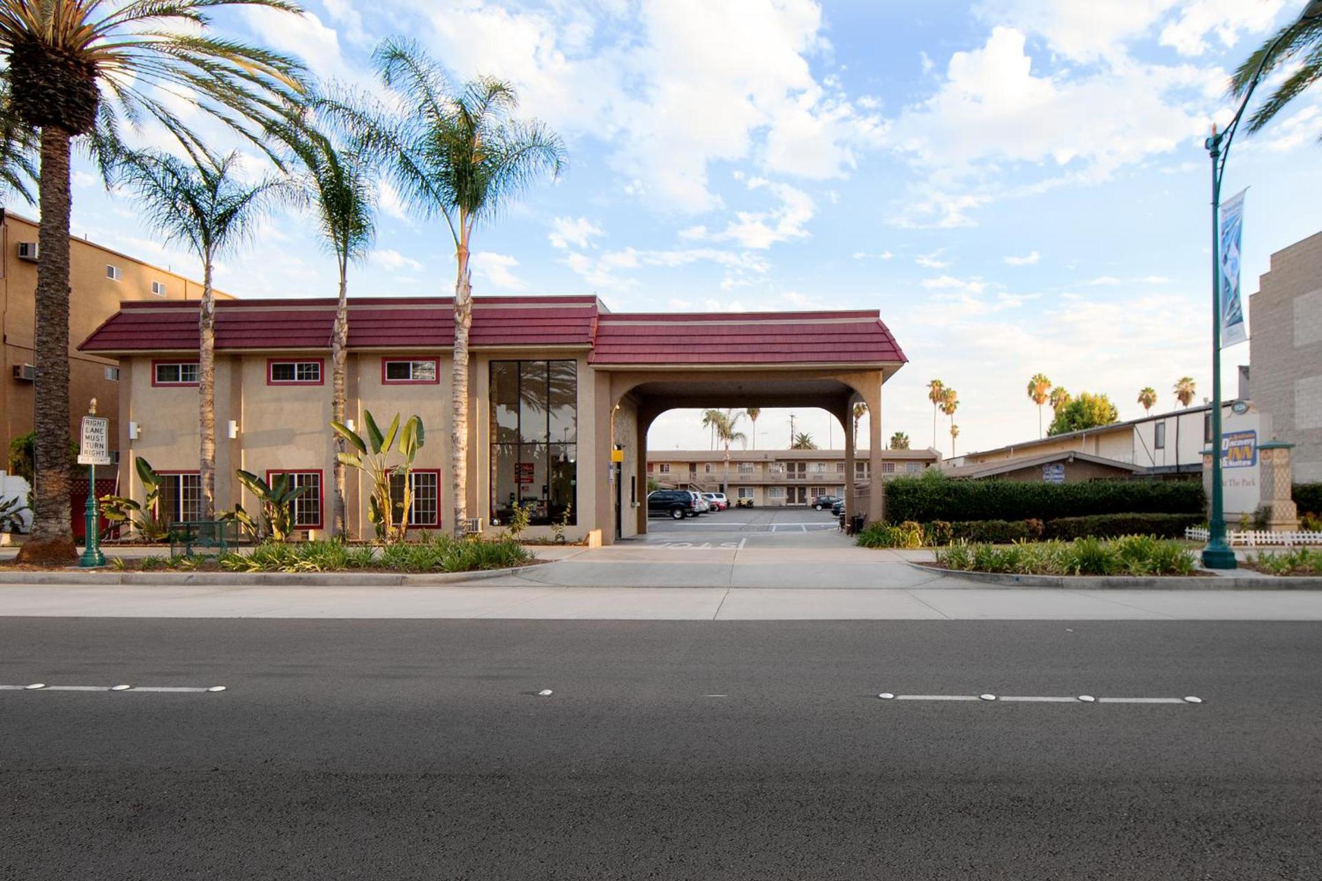 Anaheim Discovery Inn and Suites photo 1