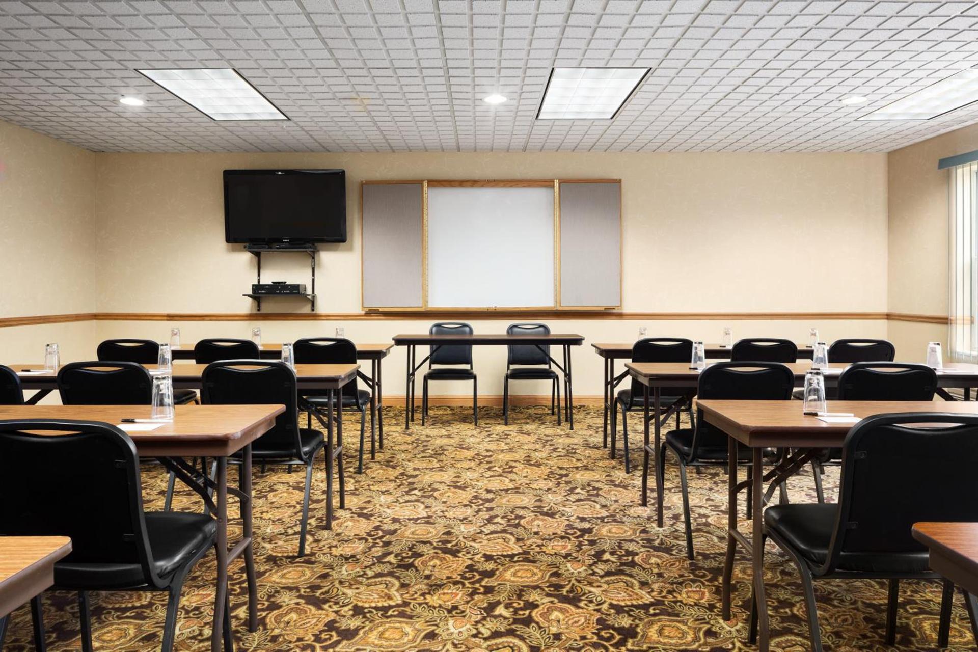 Country Inn & Suites by Radisson, Columbus West, OH photo 24