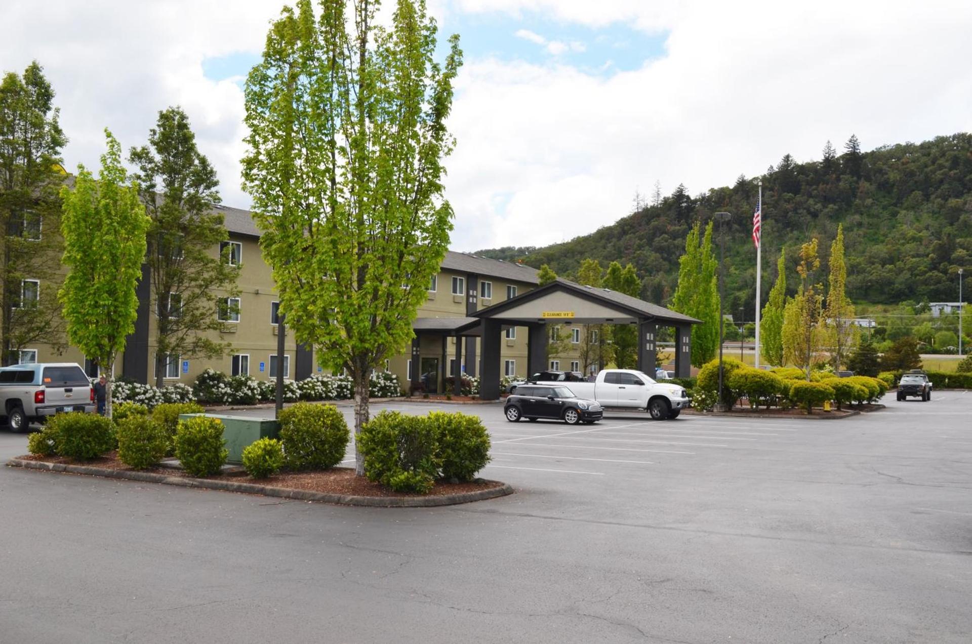 Super 8 by Wyndham Roseburg photo 35