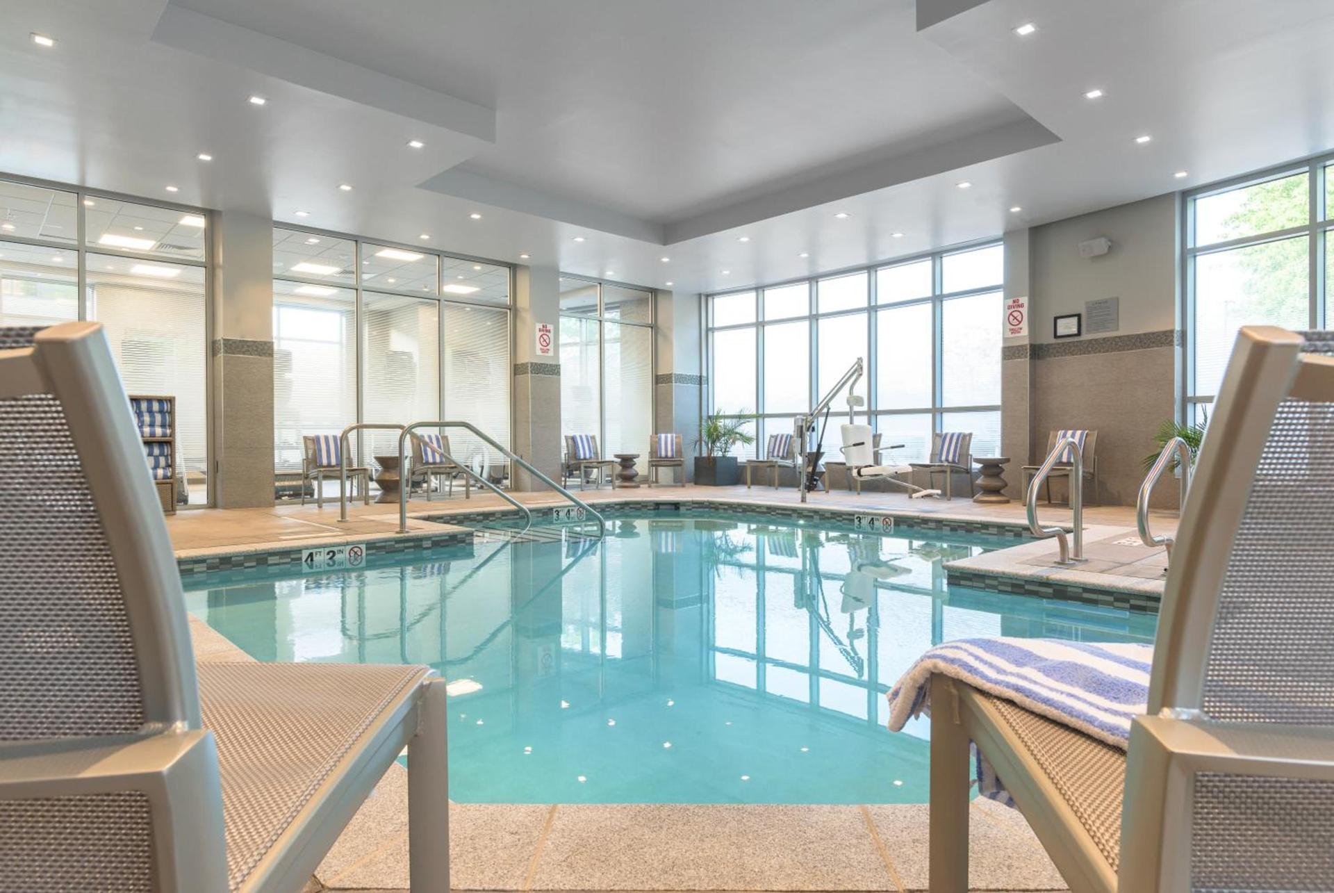 Courtyard by Marriott Edgewater NYC Area photo 2