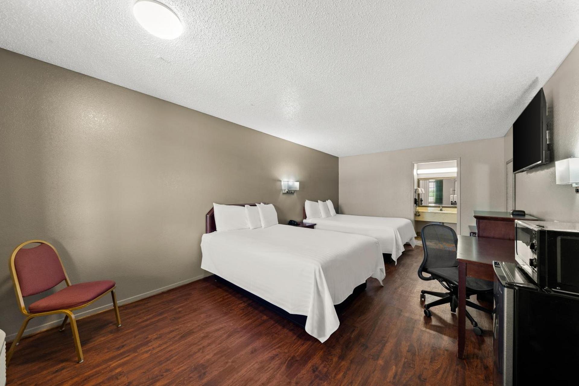 Americas Best Value Inn Bonham photo 2