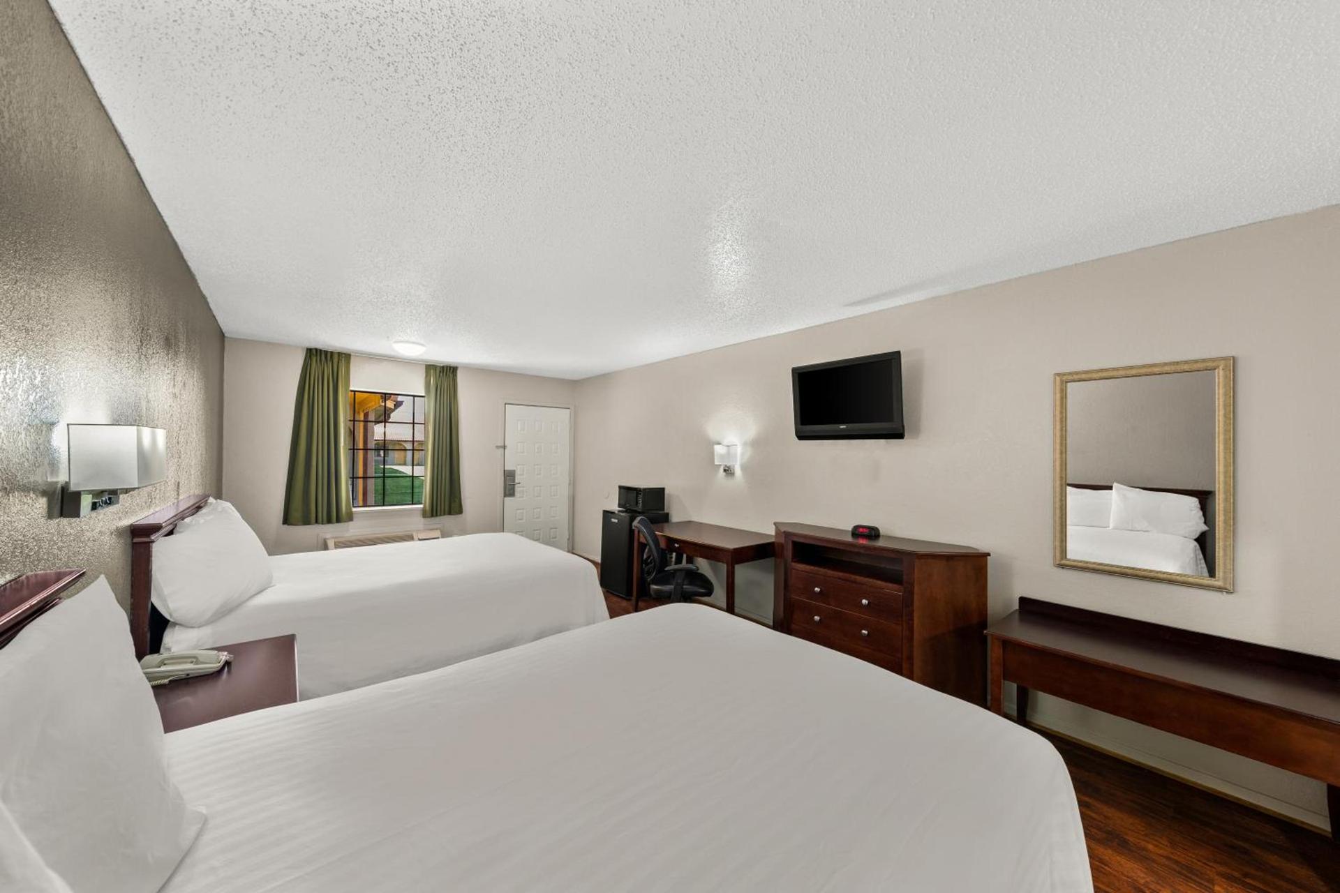 Americas Best Value Inn Bonham photo 9