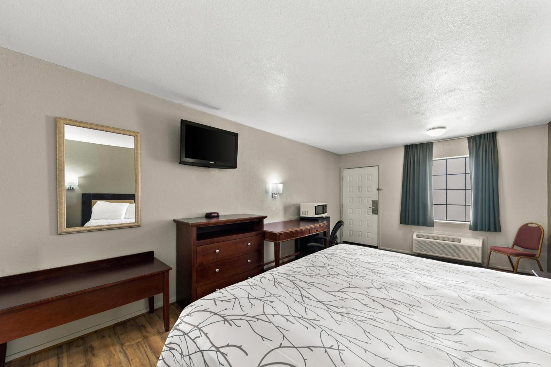 Americas Best Value Inn Bonham photo 13
